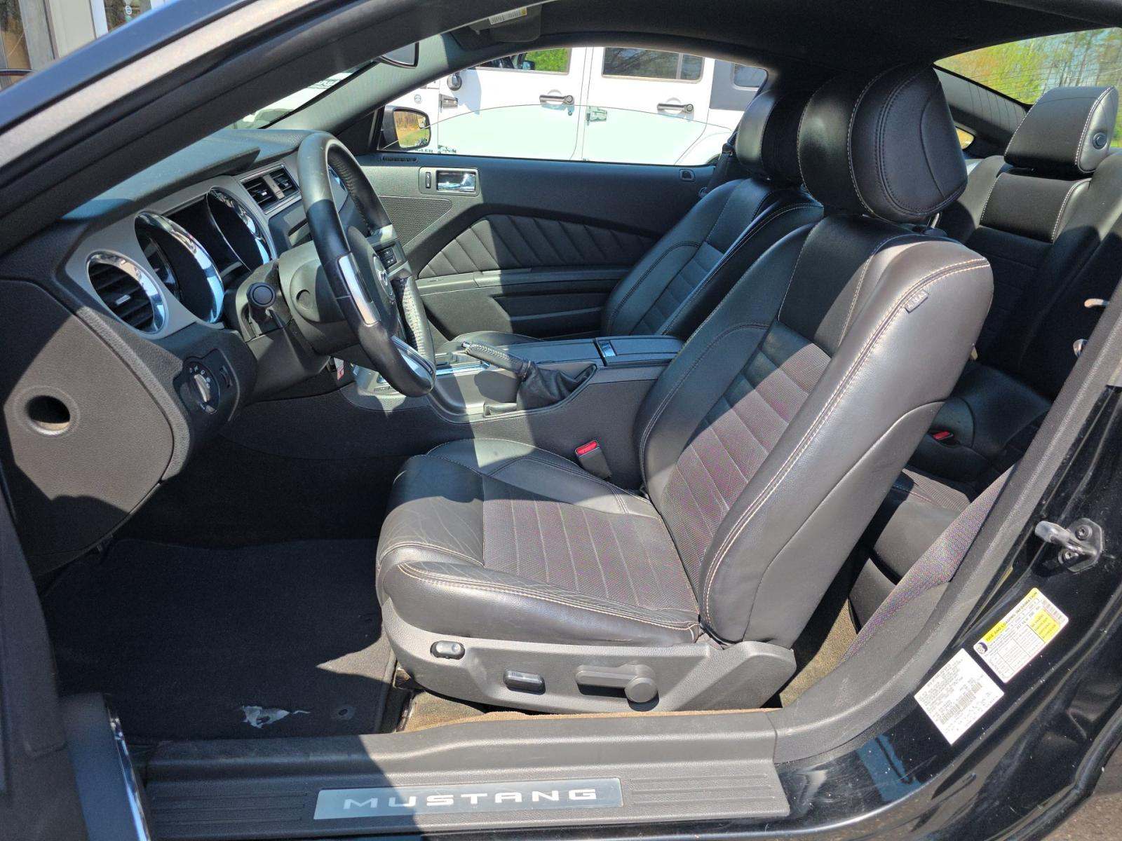 FORD MUSTANG - 2