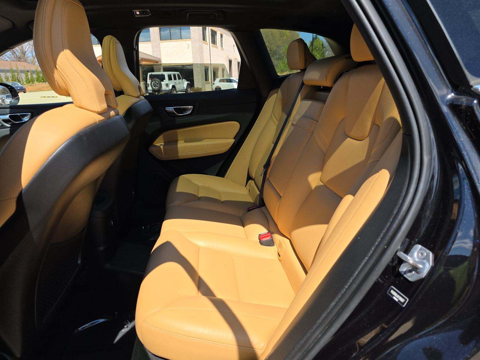 2019 Volvo XC60 Plug-In Hybrid T8 Inscription AWD