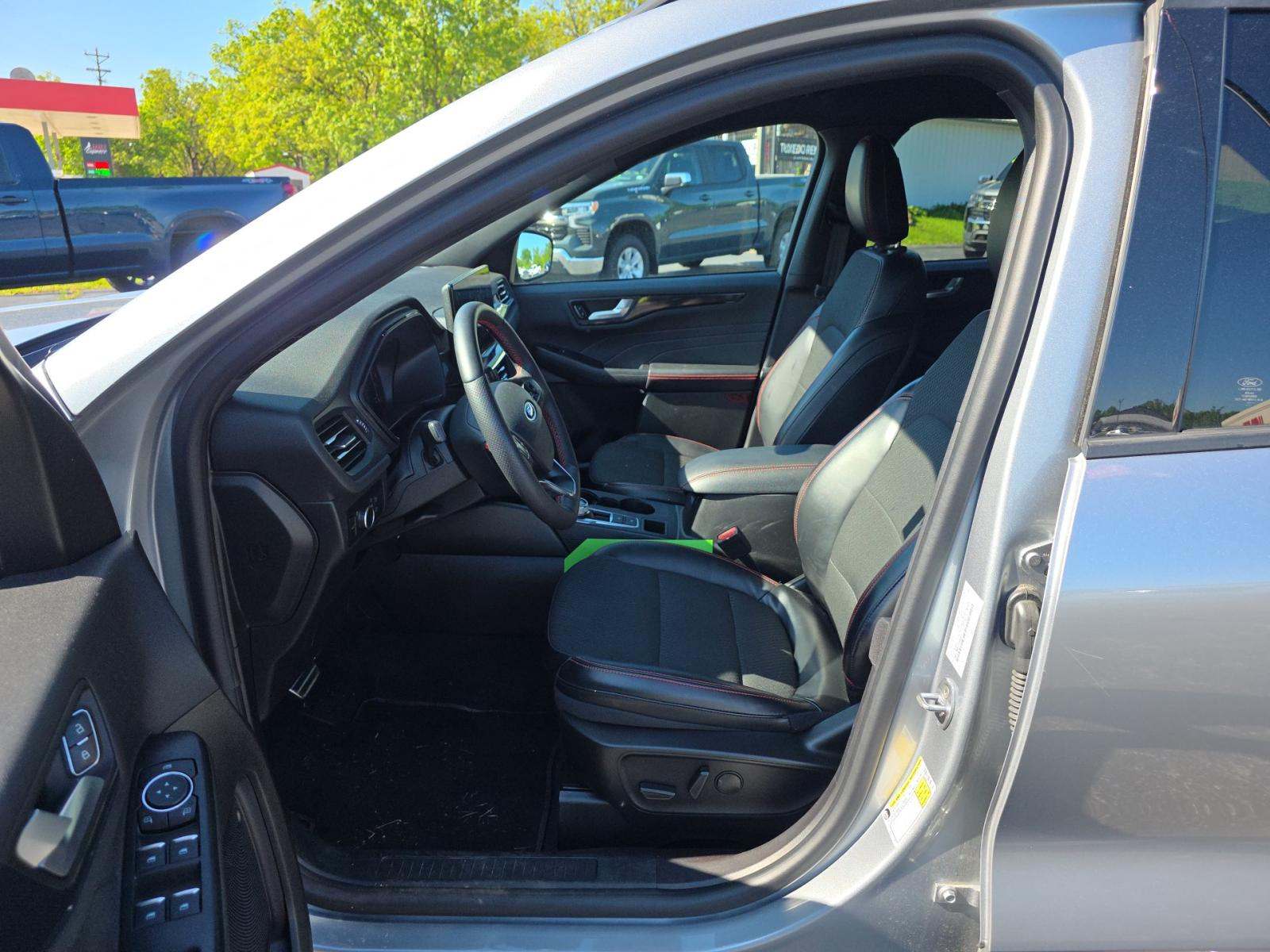 FORD ESCAPE - 2