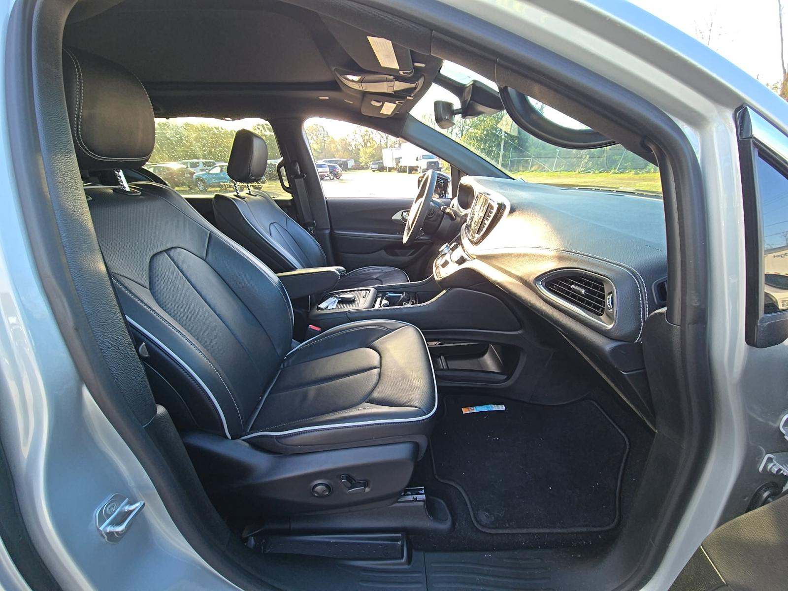 2026 Chrysler Pacifica Limited FWD