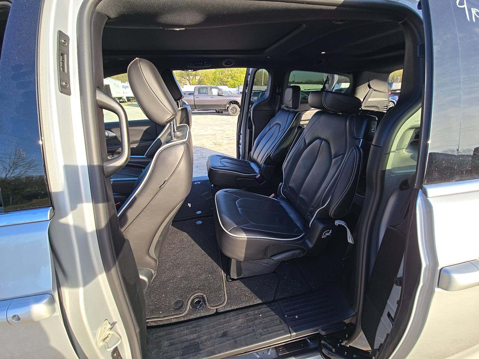 2026 Chrysler Pacifica Limited FWD