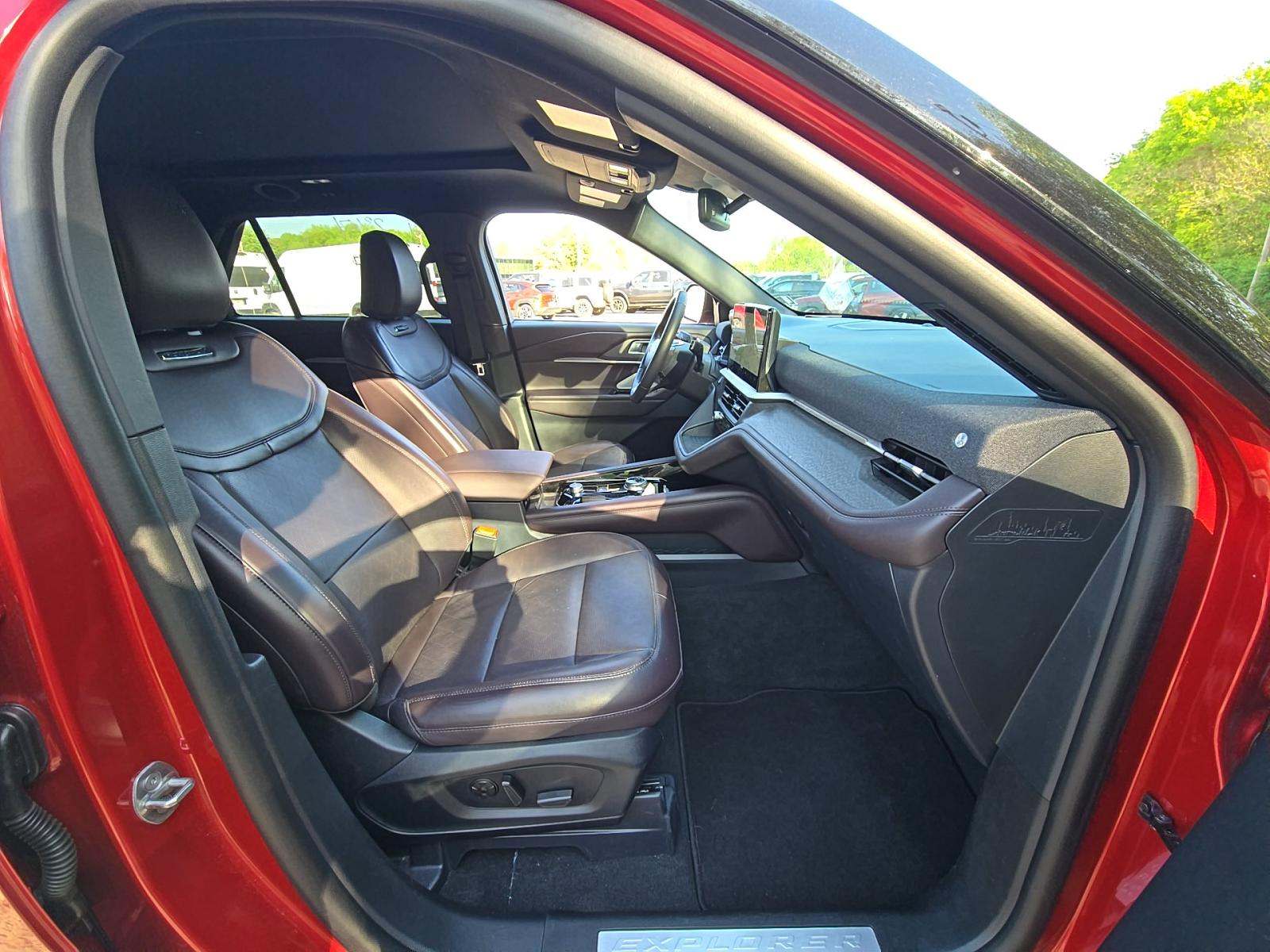 2025 Ford Explorer Platinum RWD