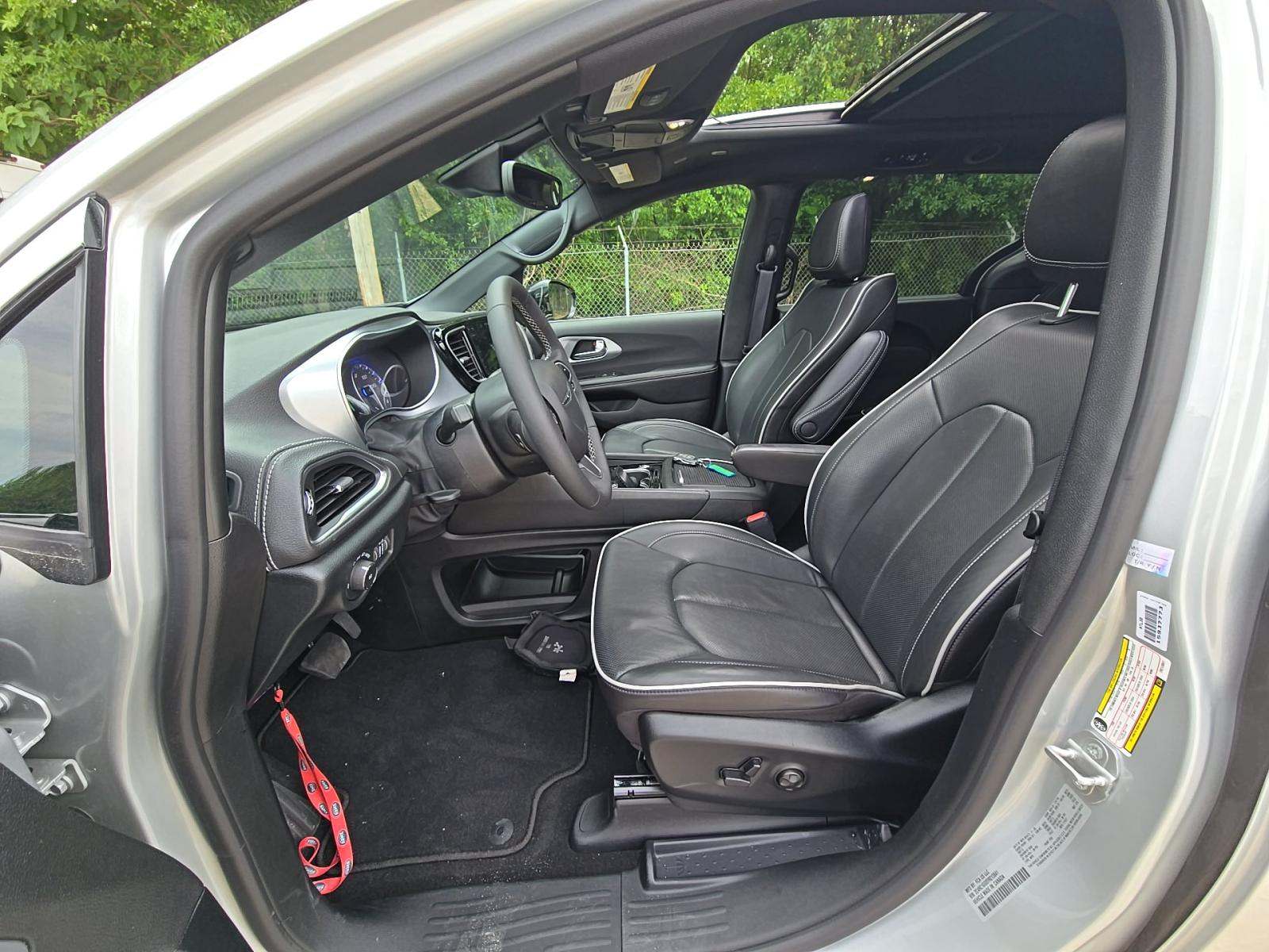 2026 Chrysler Pacifica Limited FWD