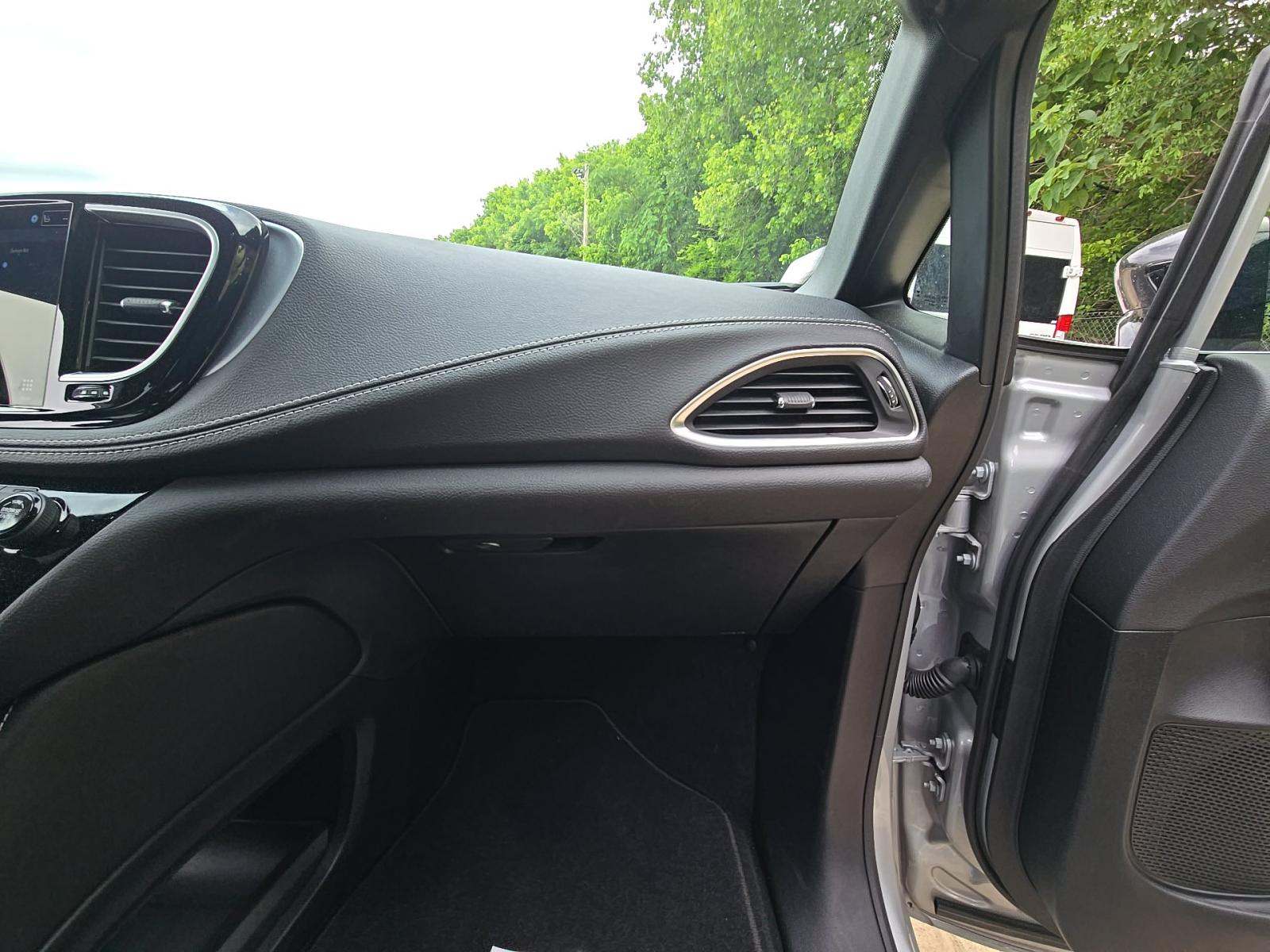 2026 Chrysler Pacifica Limited FWD