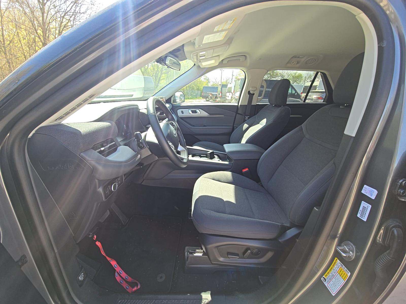 2025 Ford Explorer Active RWD