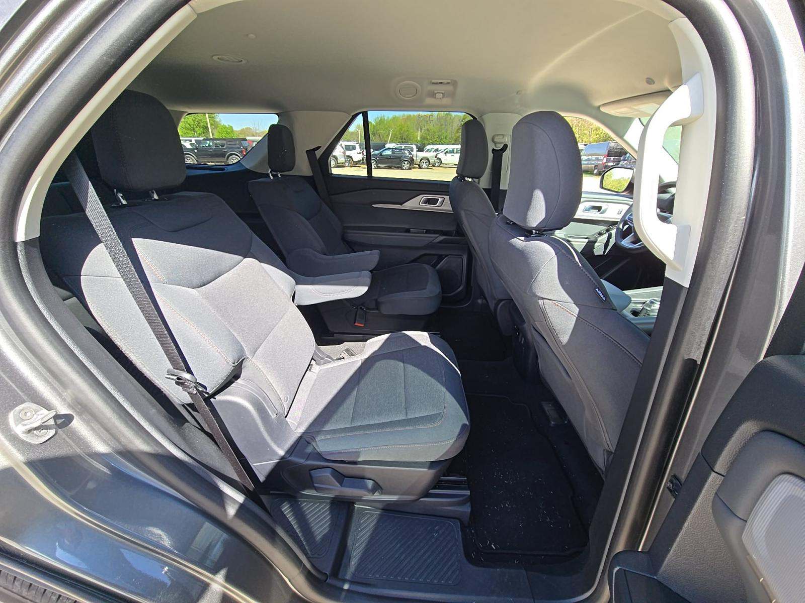 2025 Ford Explorer Active RWD