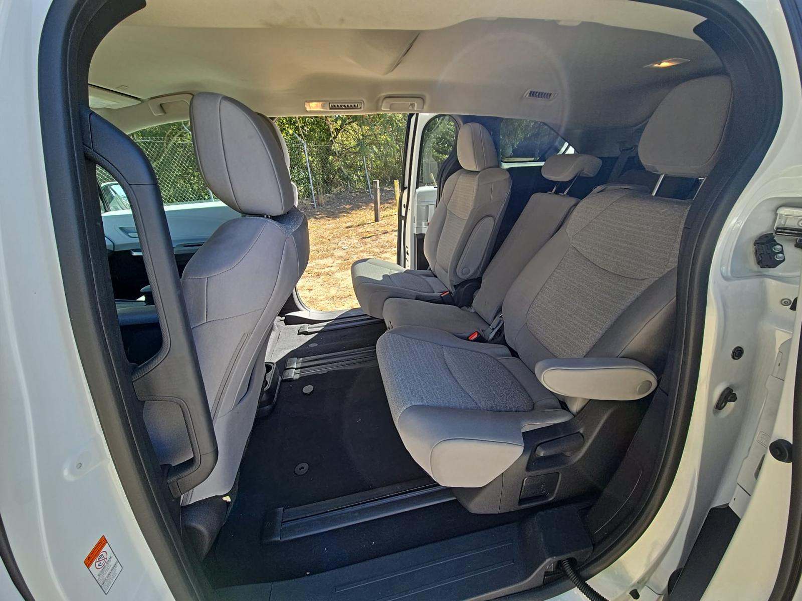 2025 Toyota Sienna LE FWD