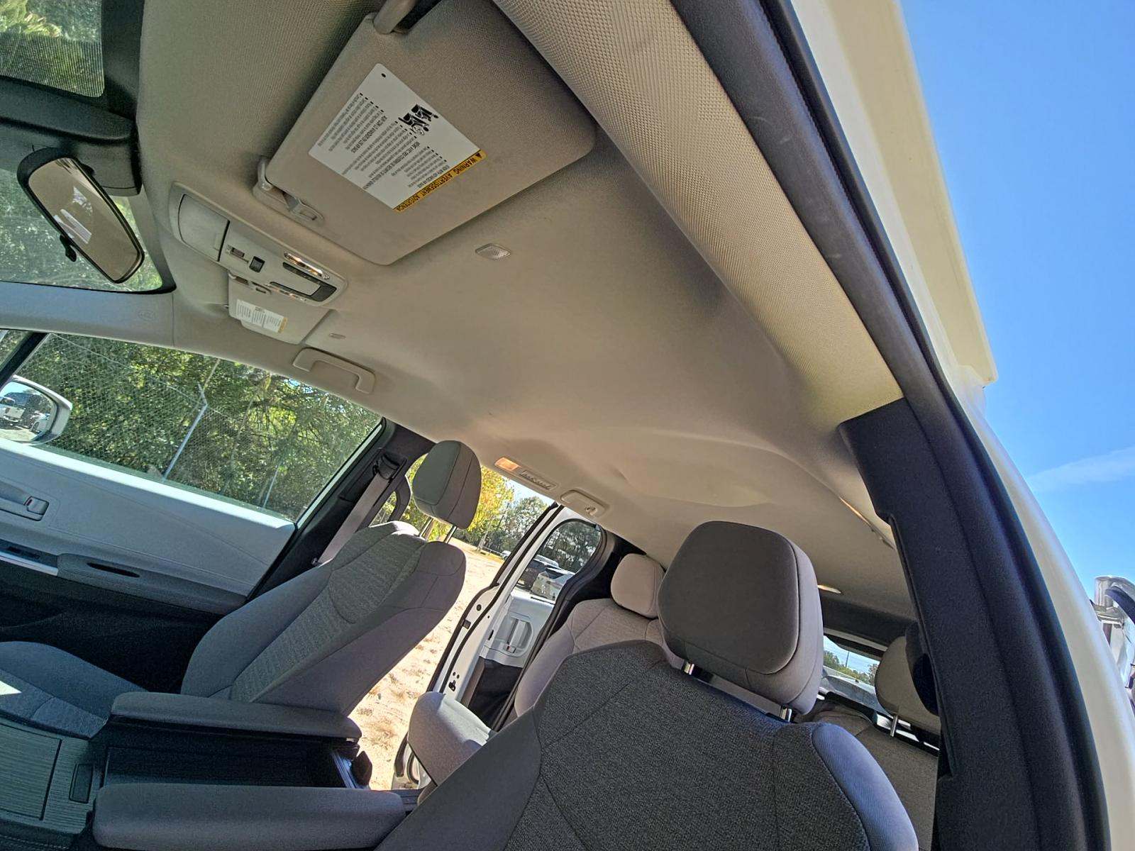 2025 Toyota Sienna LE FWD