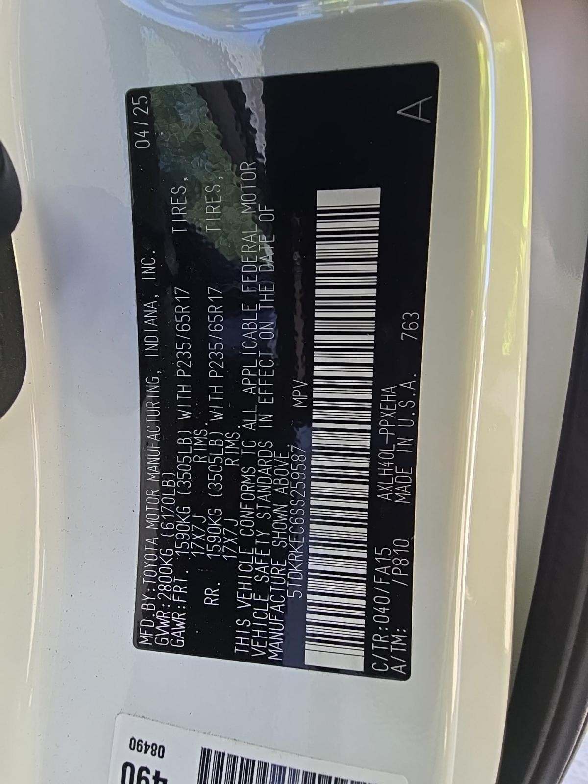 2025 Toyota Sienna LE FWD