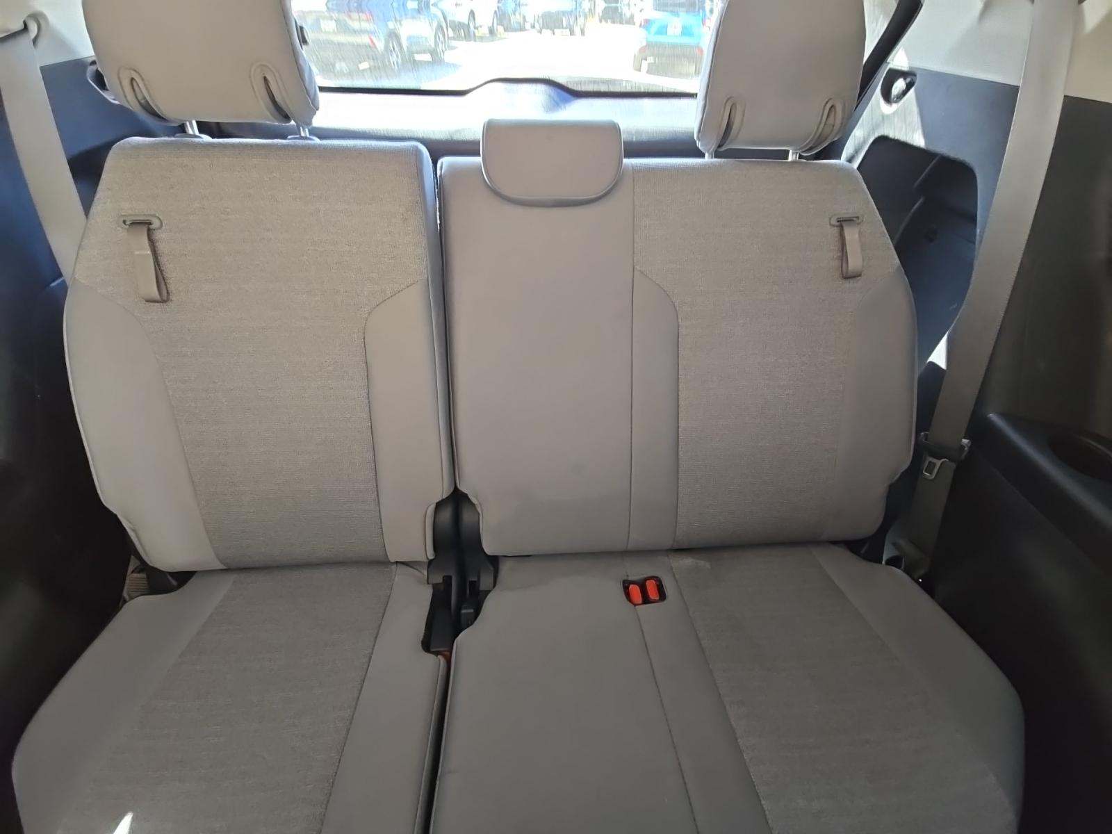 2025 Toyota Sienna LE FWD