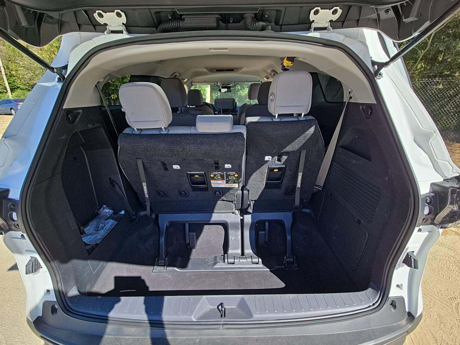 2025 Toyota Sienna LE FWD