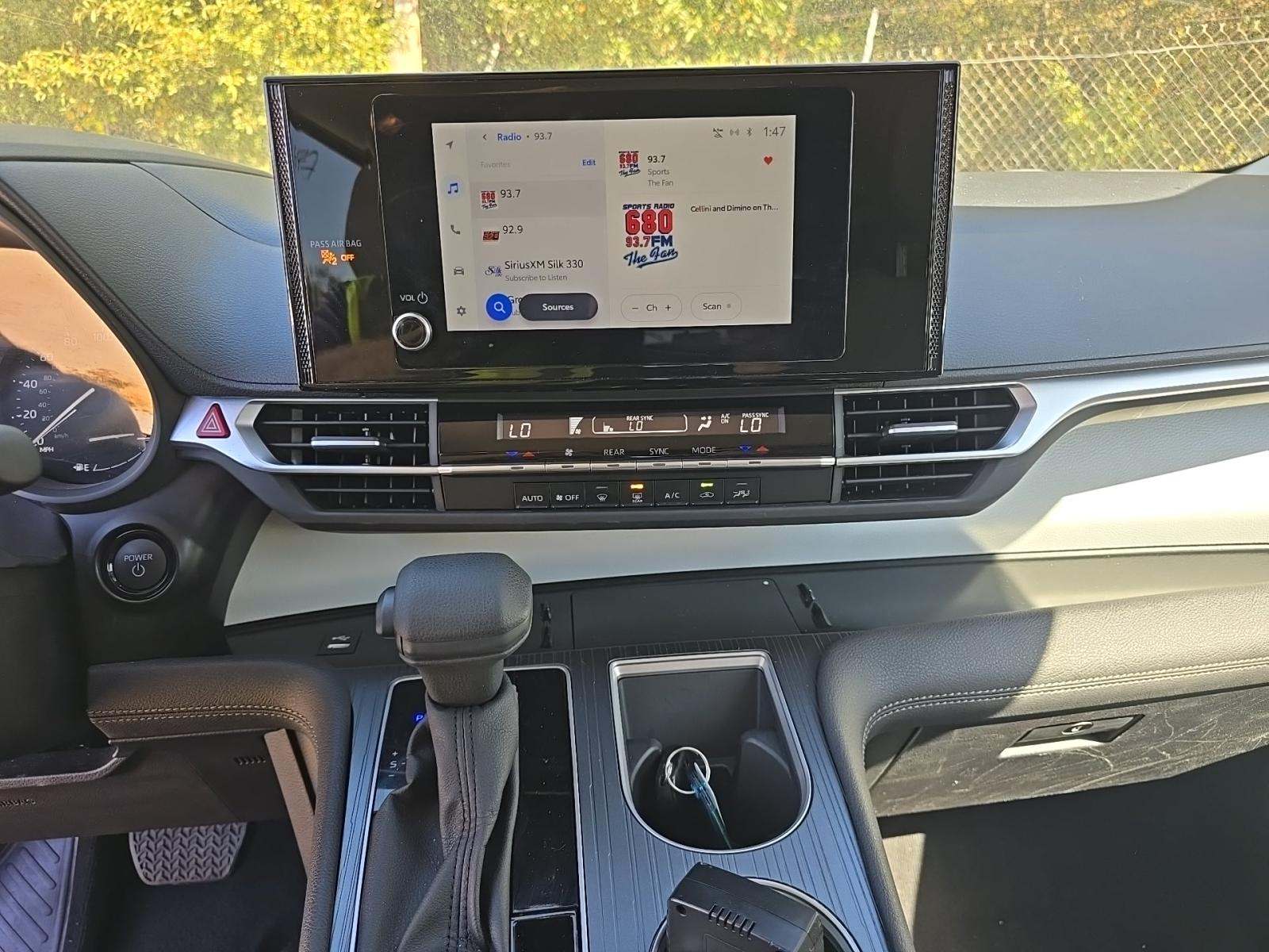 2025 Toyota Sienna LE FWD