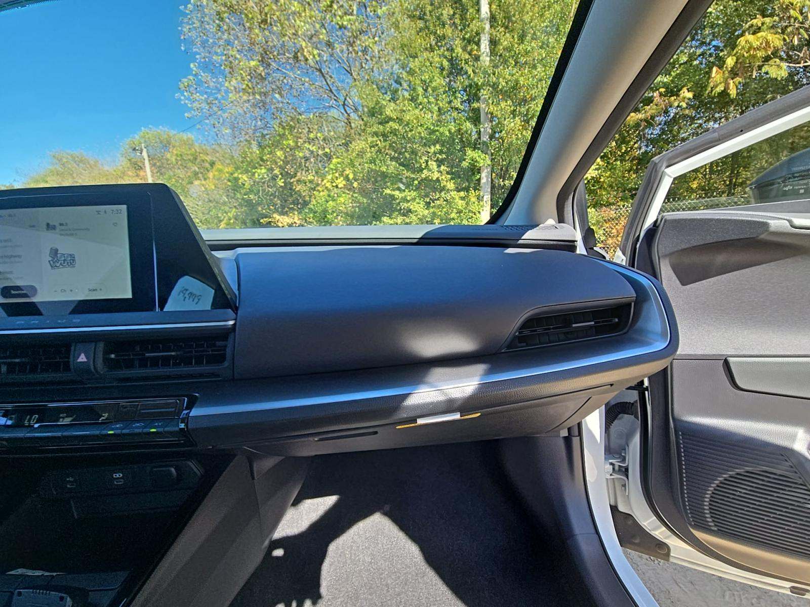 2025 Toyota Prius LE FWD