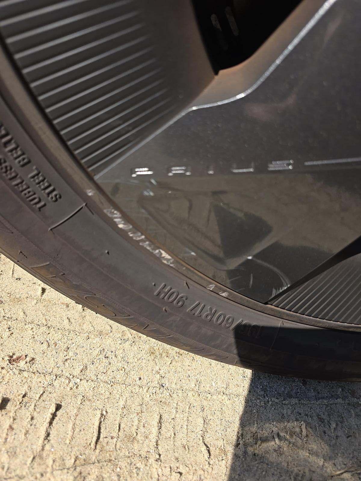 2025 Toyota Prius LE FWD