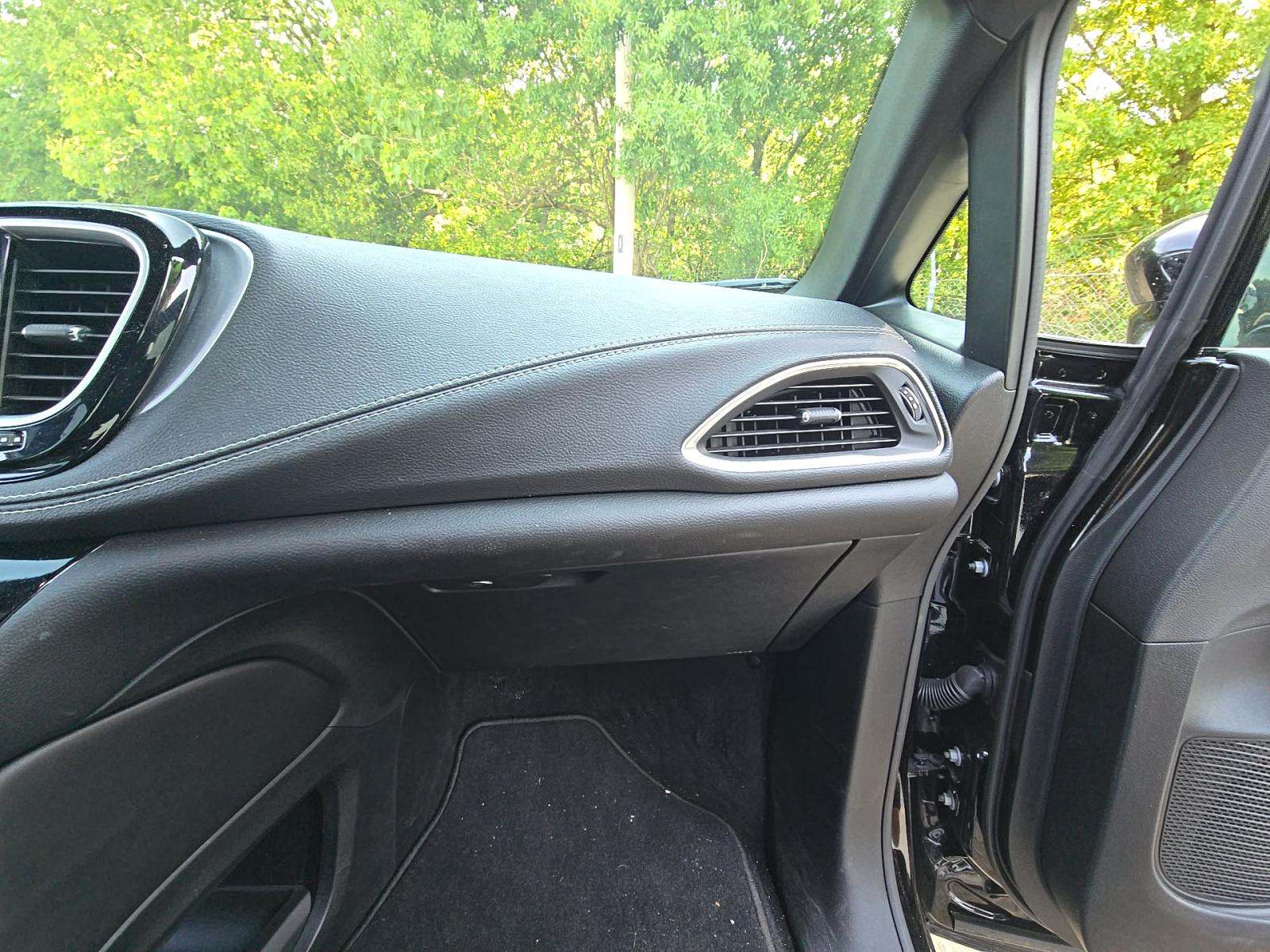 2026 Chrysler Pacifica Limited FWD