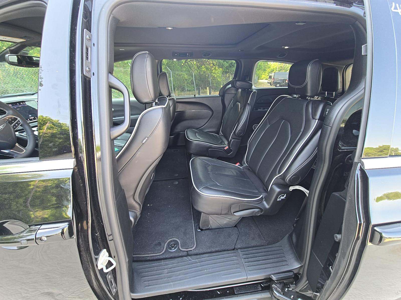 2026 Chrysler Pacifica Limited FWD