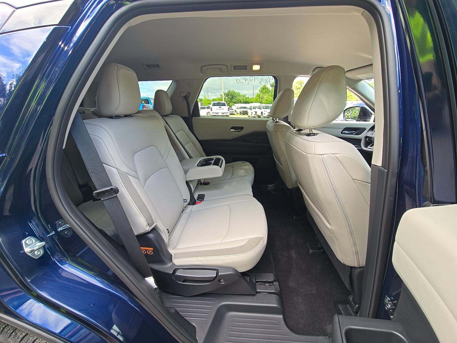 2026 Nissan Pathfinder SL AWD