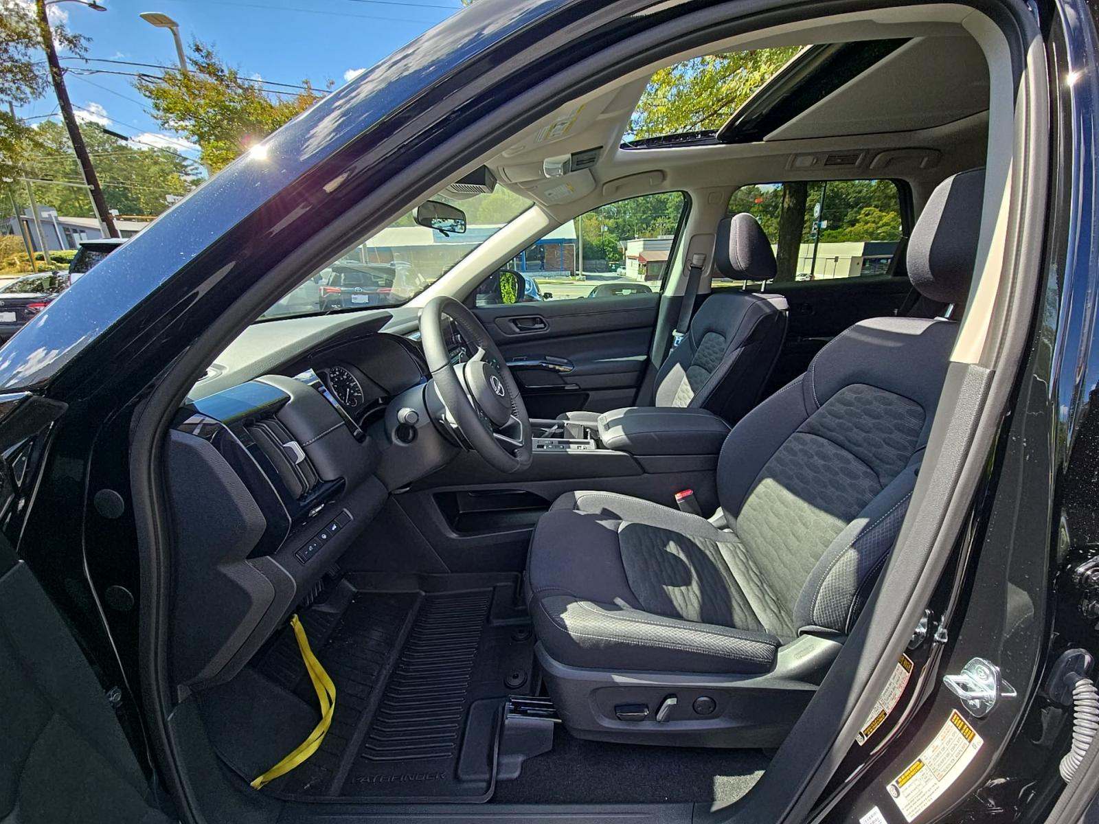 2025 Nissan Pathfinder SV FWD