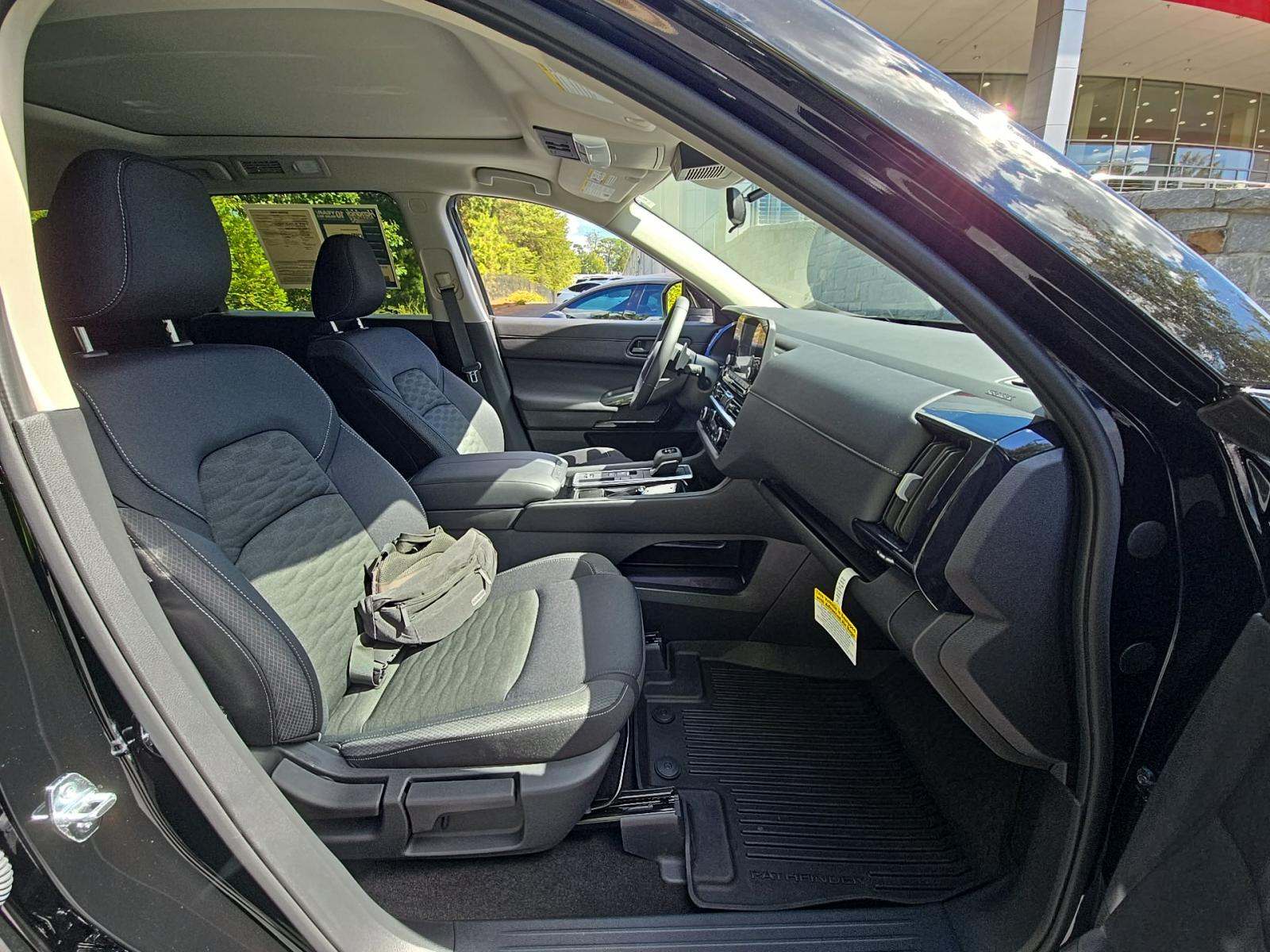 2025 Nissan Pathfinder SV FWD