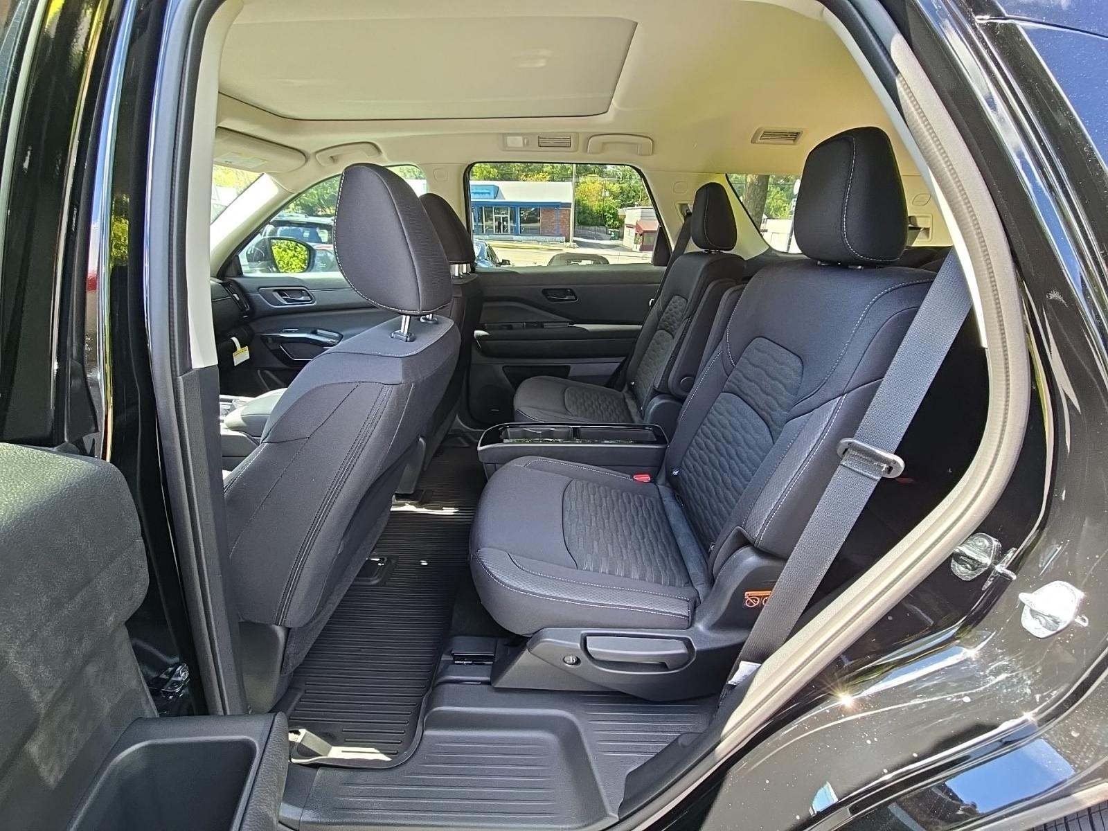 2025 Nissan Pathfinder SV FWD