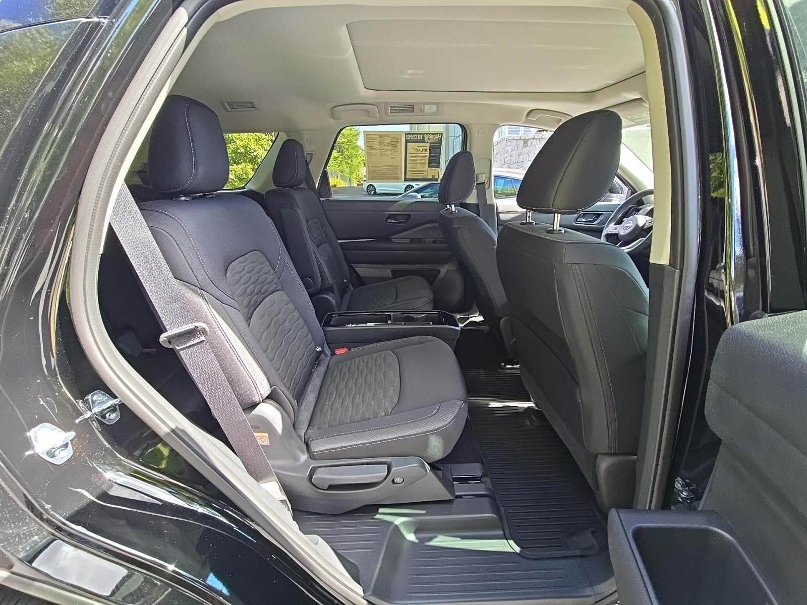 2025 Nissan Pathfinder SV FWD