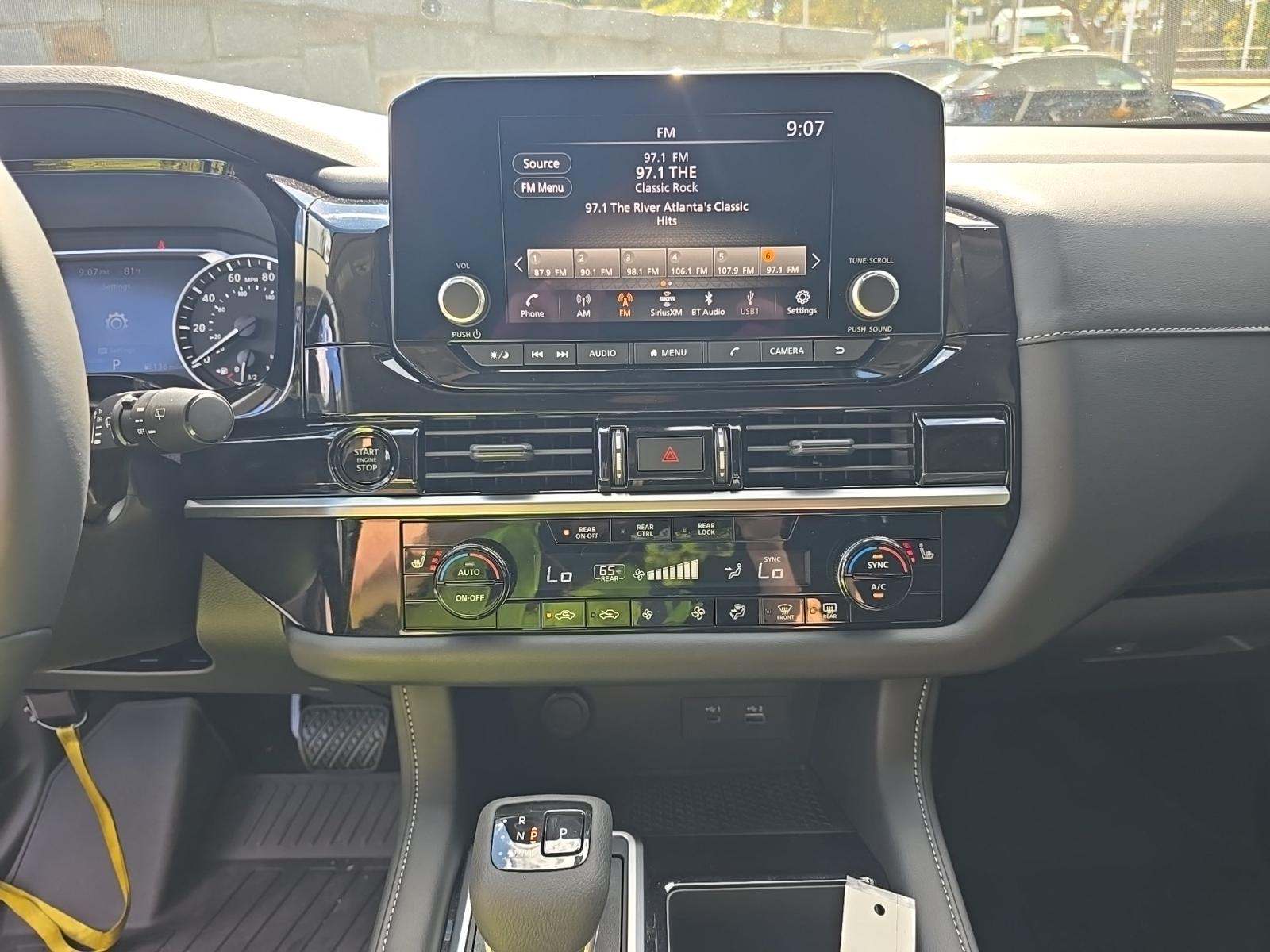 2025 Nissan Pathfinder SV FWD