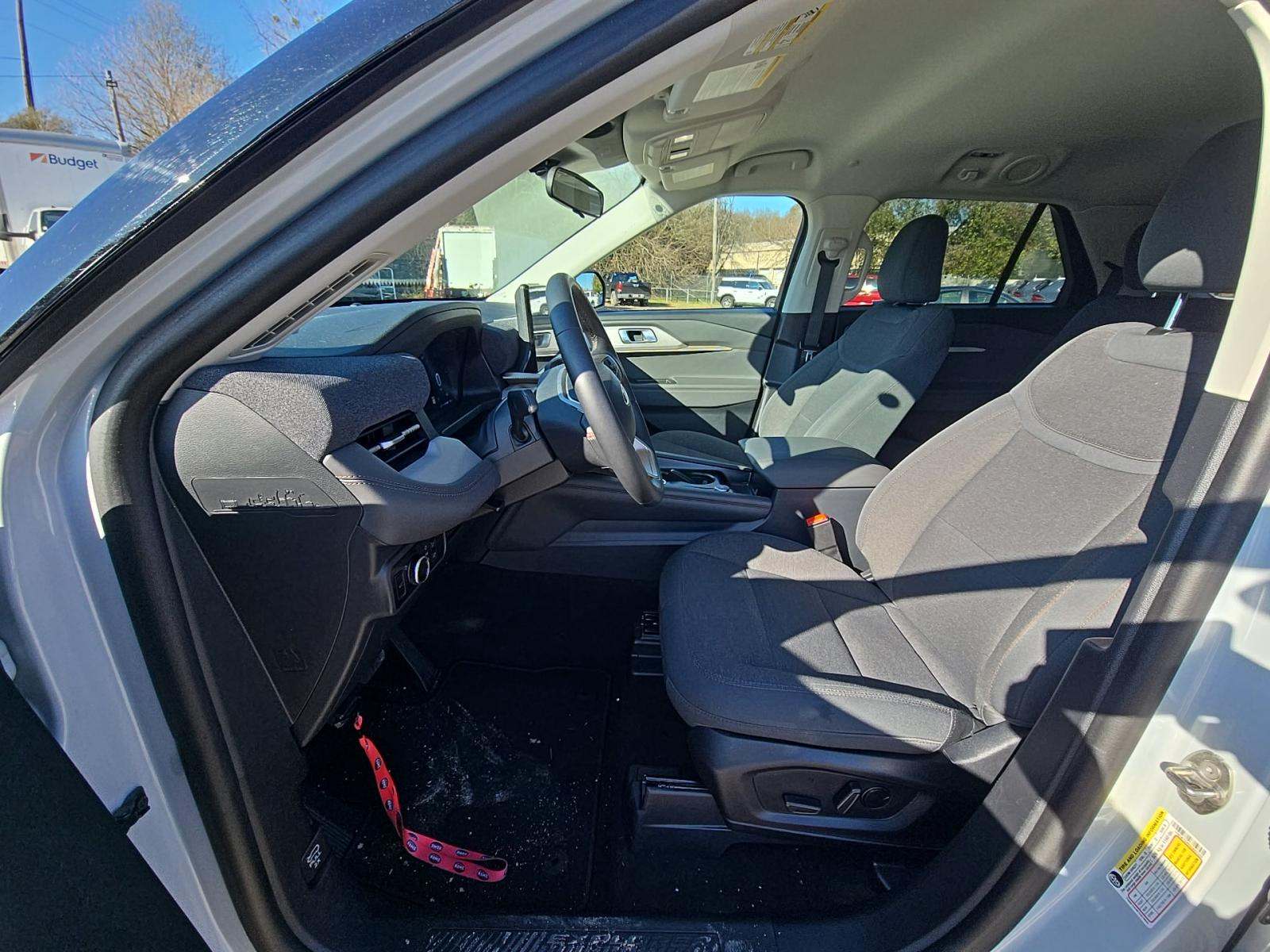 2025 Ford Explorer Active RWD