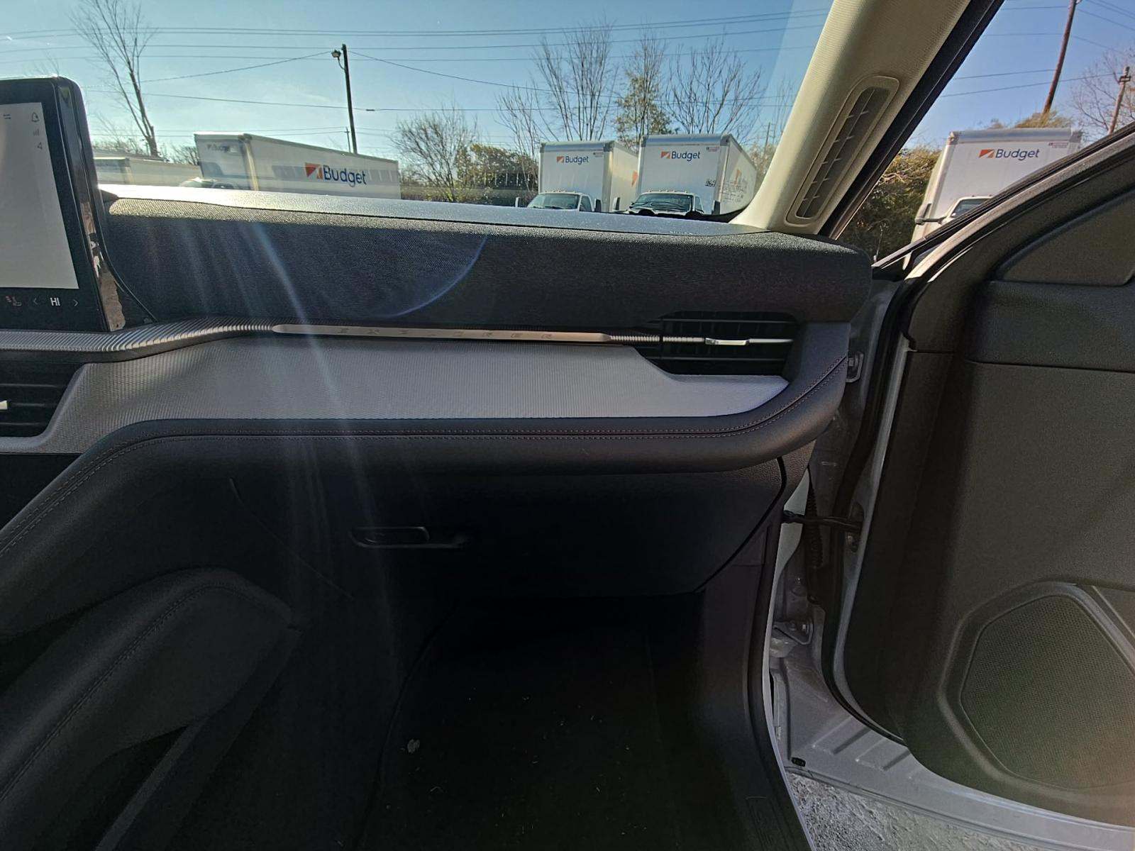 2025 Ford Explorer Active RWD