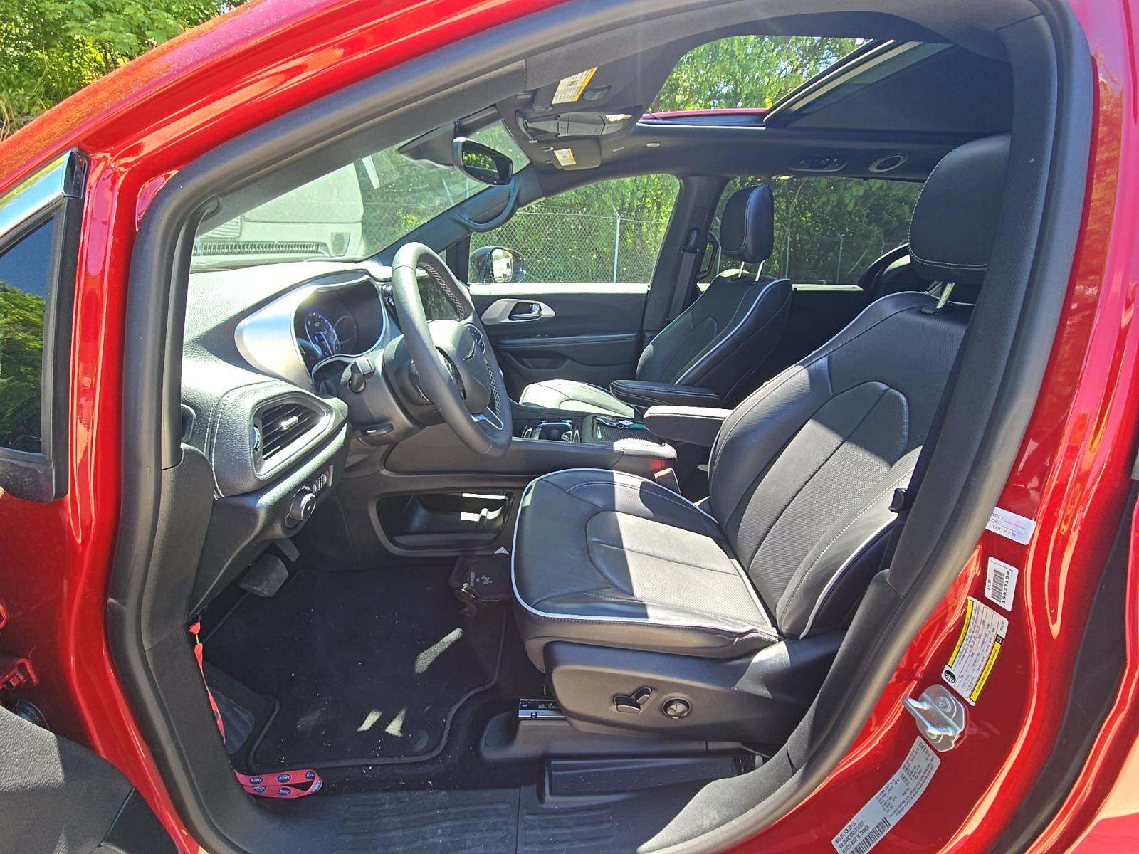 2026 Chrysler Pacifica Limited FWD