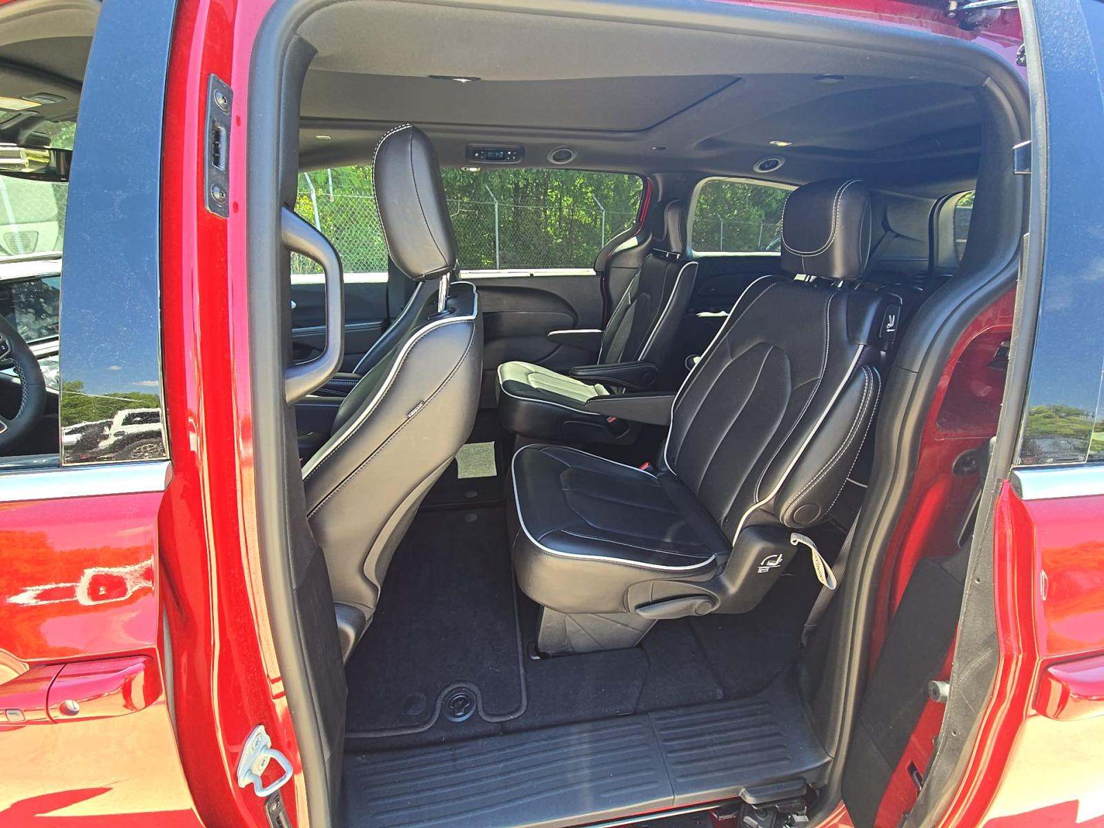 2026 Chrysler Pacifica Limited FWD