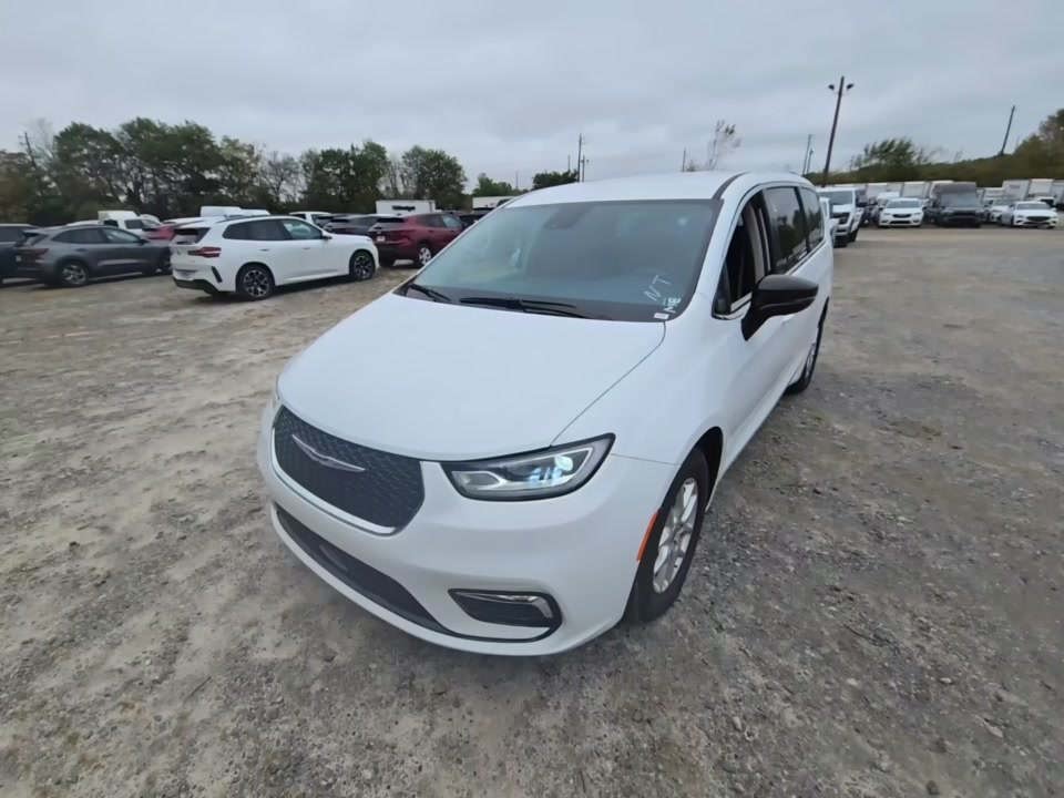 2024 Chrysler Pacifica Touring L FWD