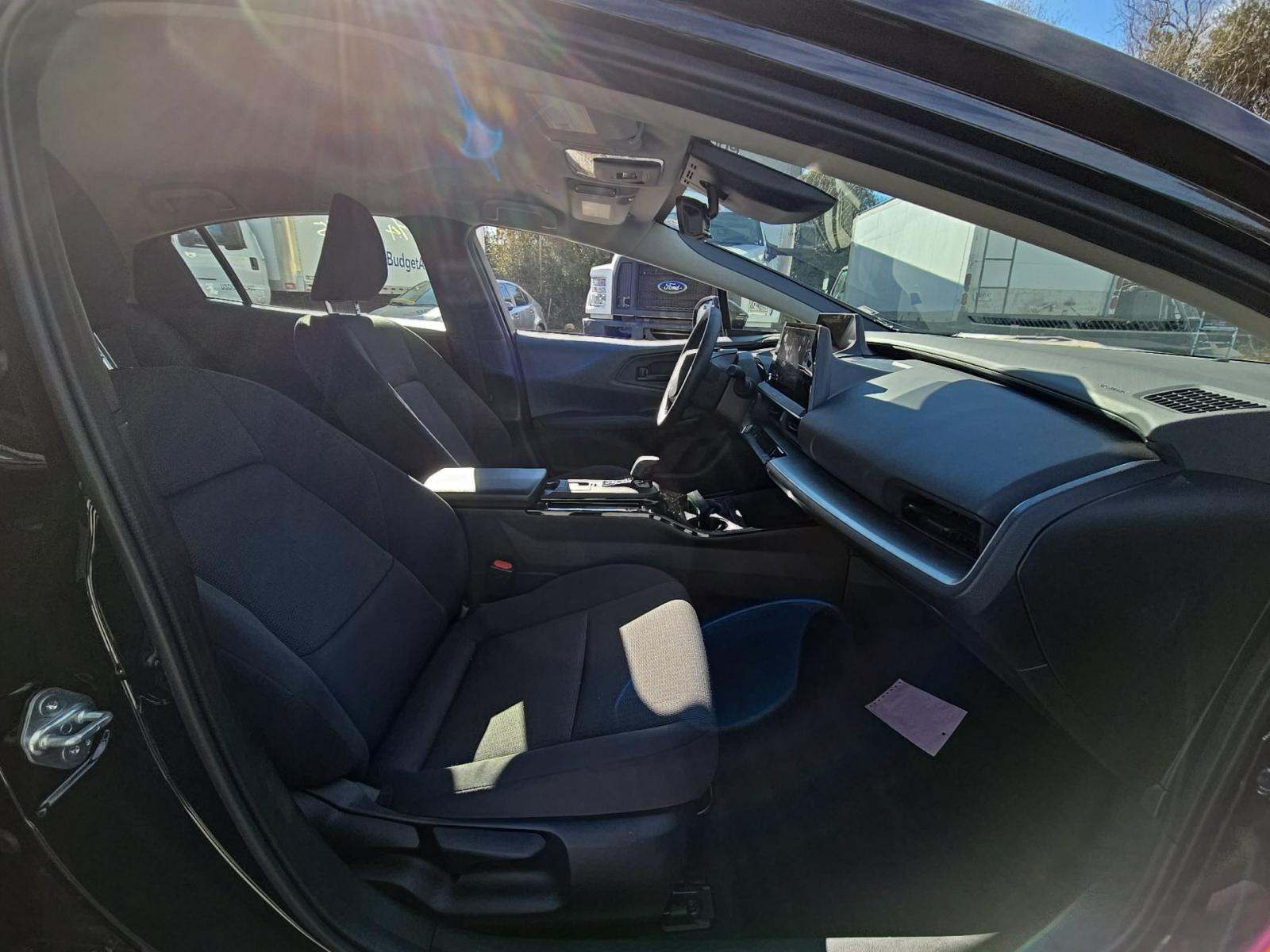 2025 Toyota Prius LE FWD