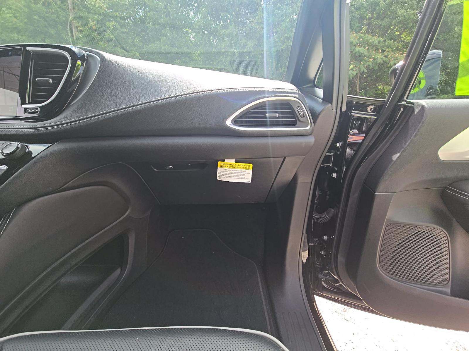 2026 Chrysler Pacifica Limited FWD