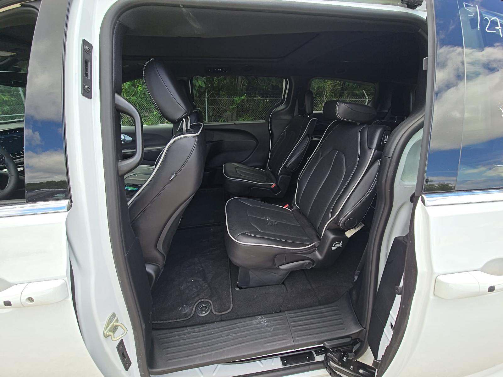 2026 Chrysler Pacifica Limited FWD