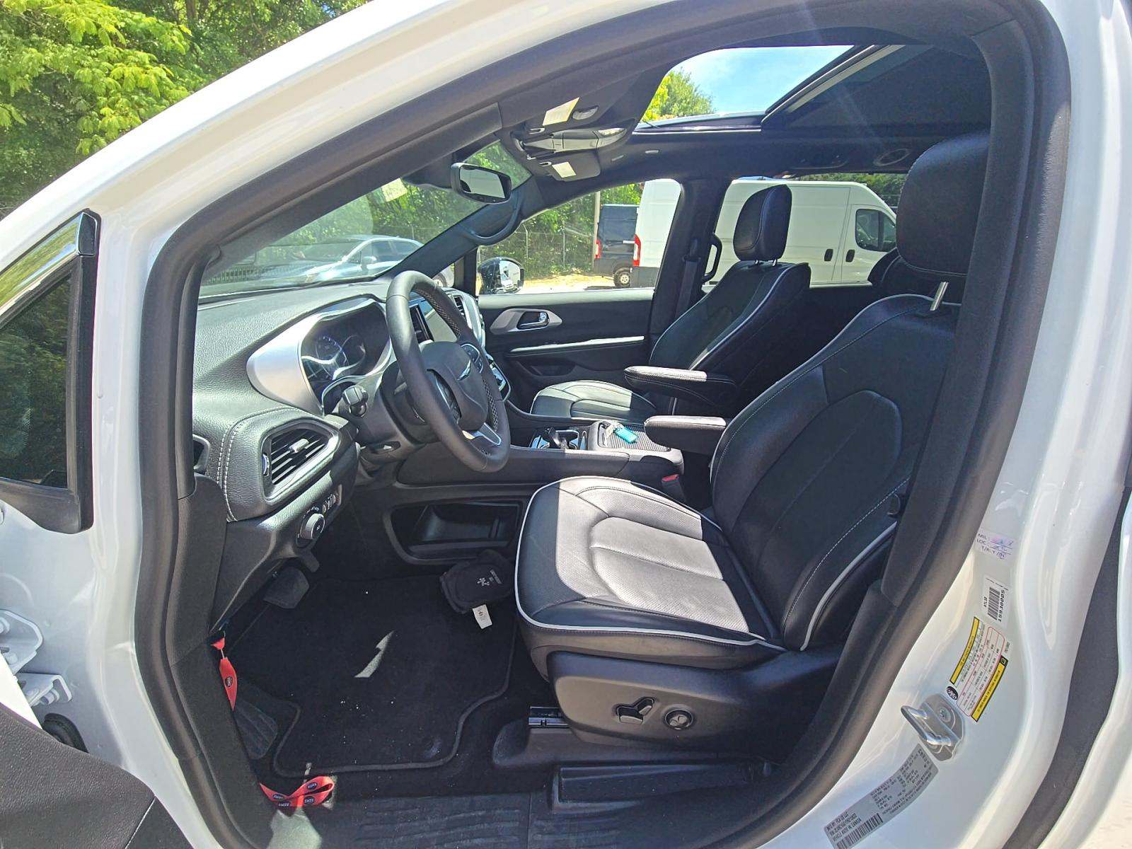 2026 Chrysler Pacifica Limited FWD