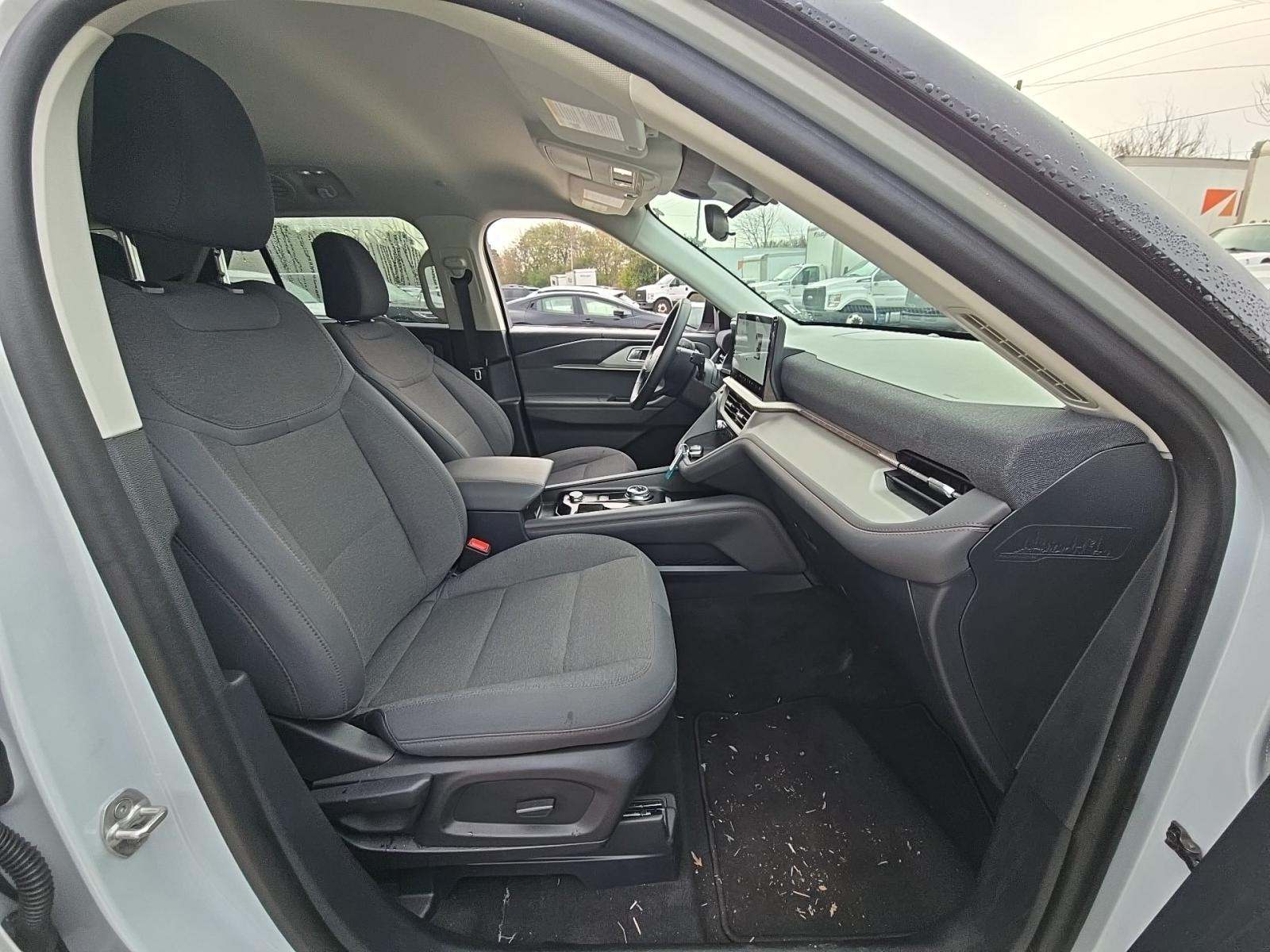 2025 Ford Explorer Active RWD