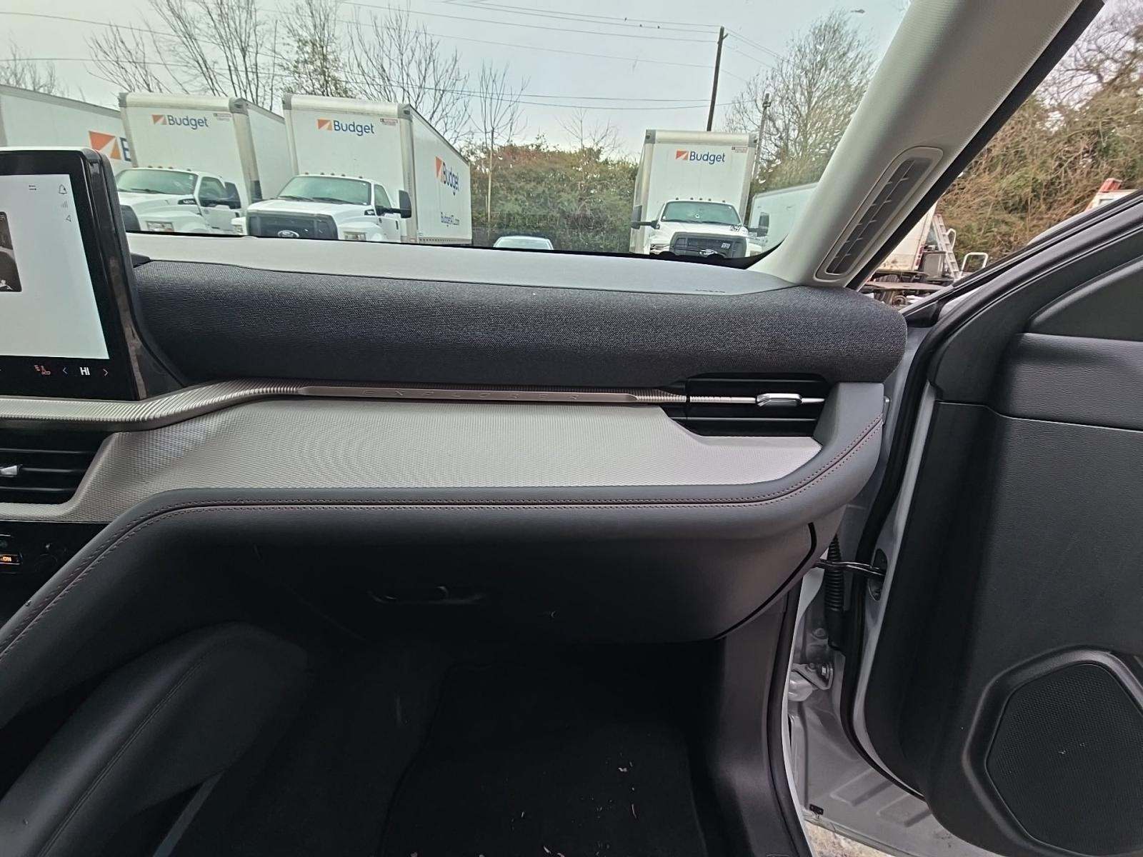 2025 Ford Explorer Active RWD
