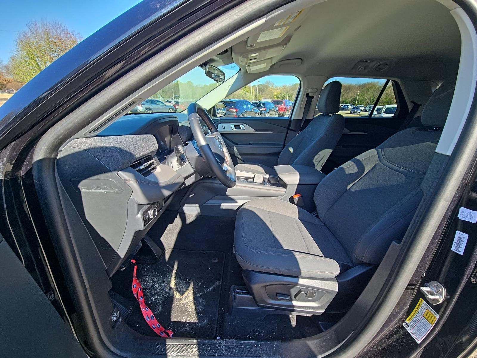 2025 Ford Explorer Active RWD