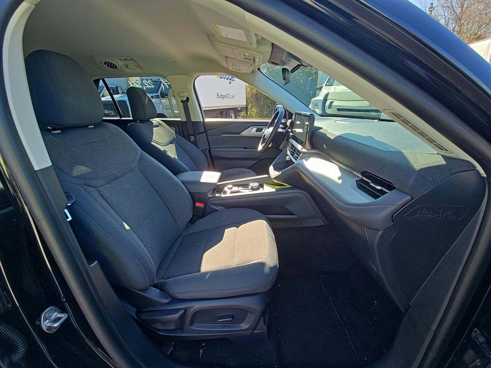 2025 Ford Explorer Active RWD