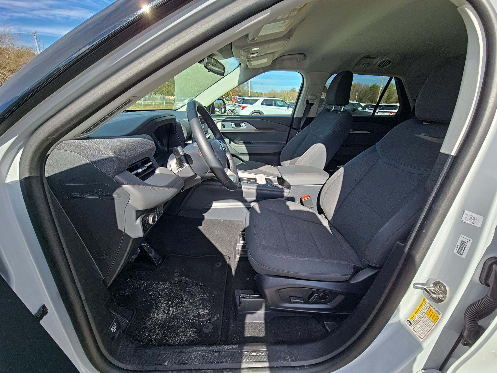 2025 Ford Explorer Active RWD