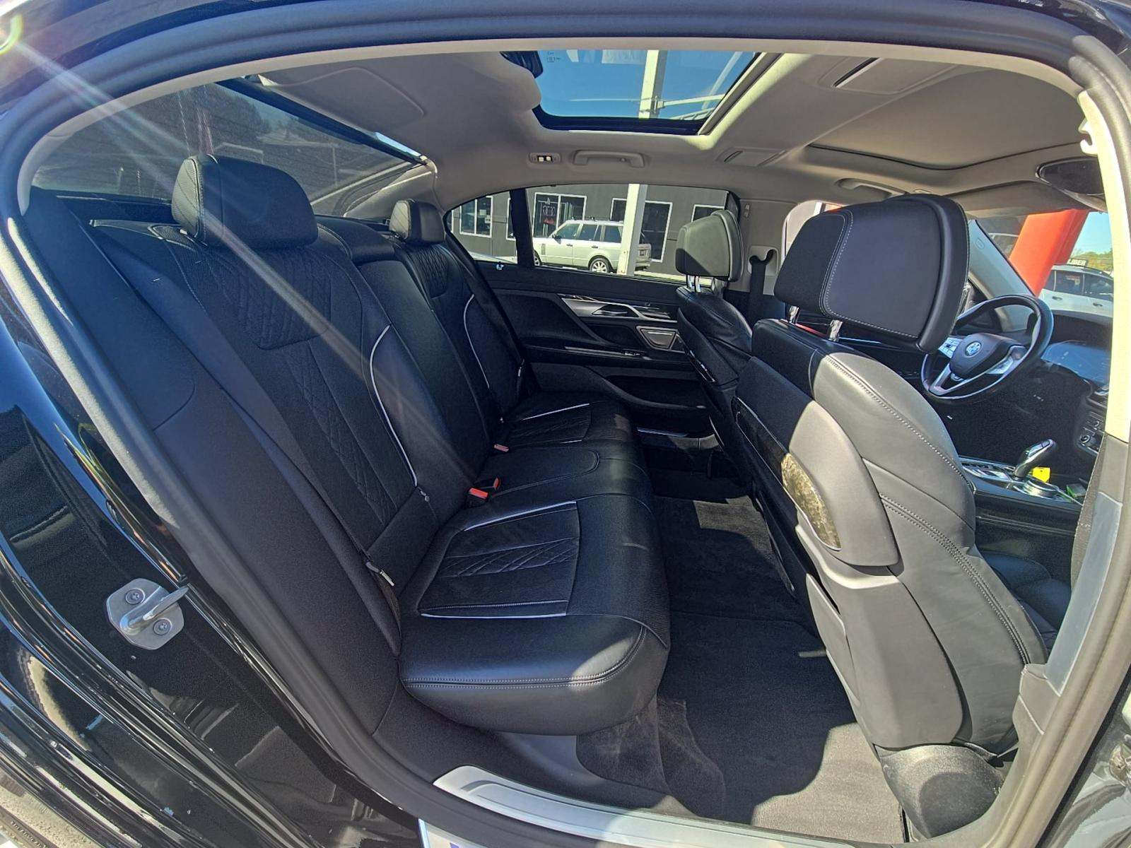 2022 BMW 7 Series 740i RWD