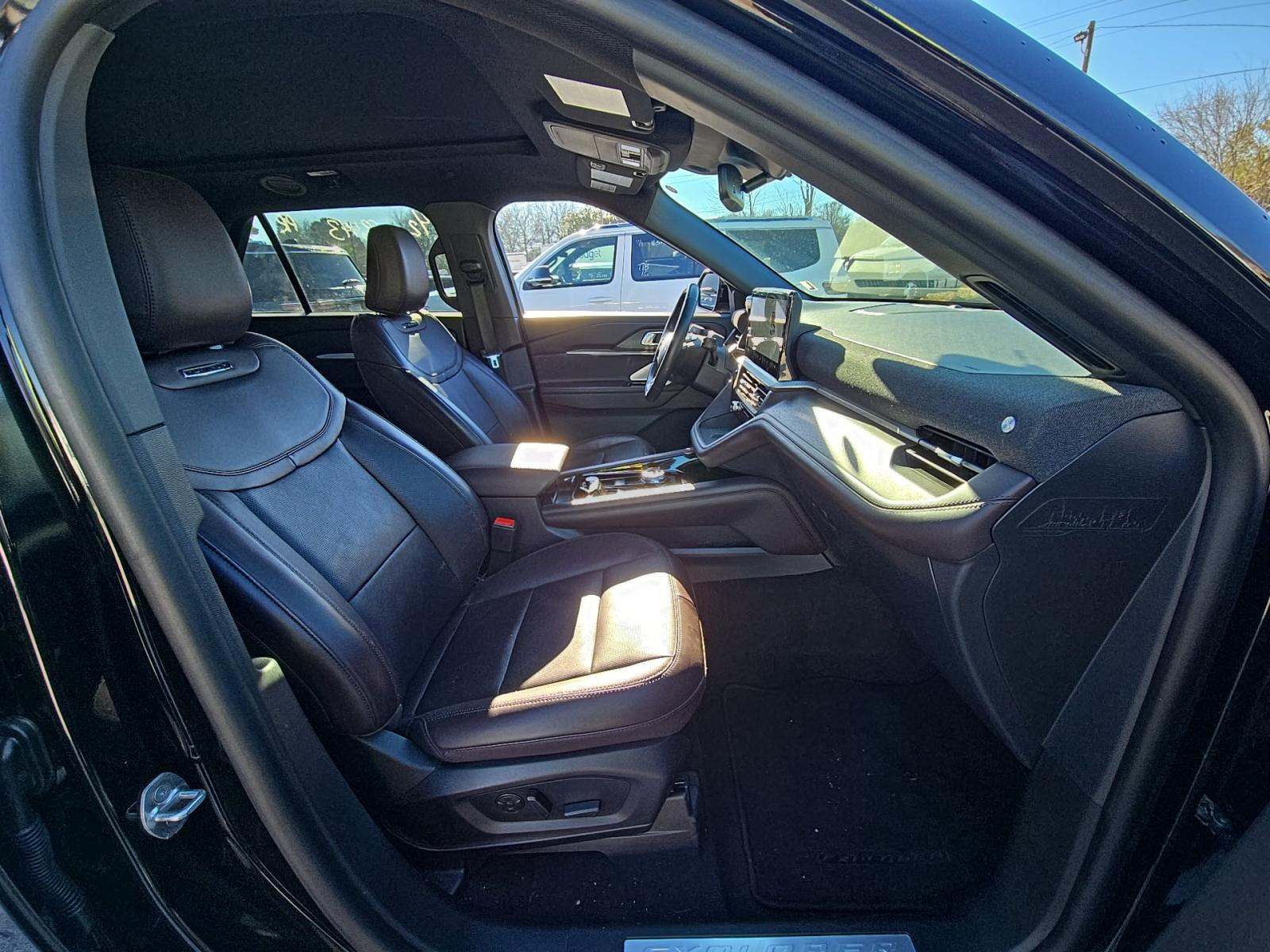 2025 Ford Explorer Platinum RWD