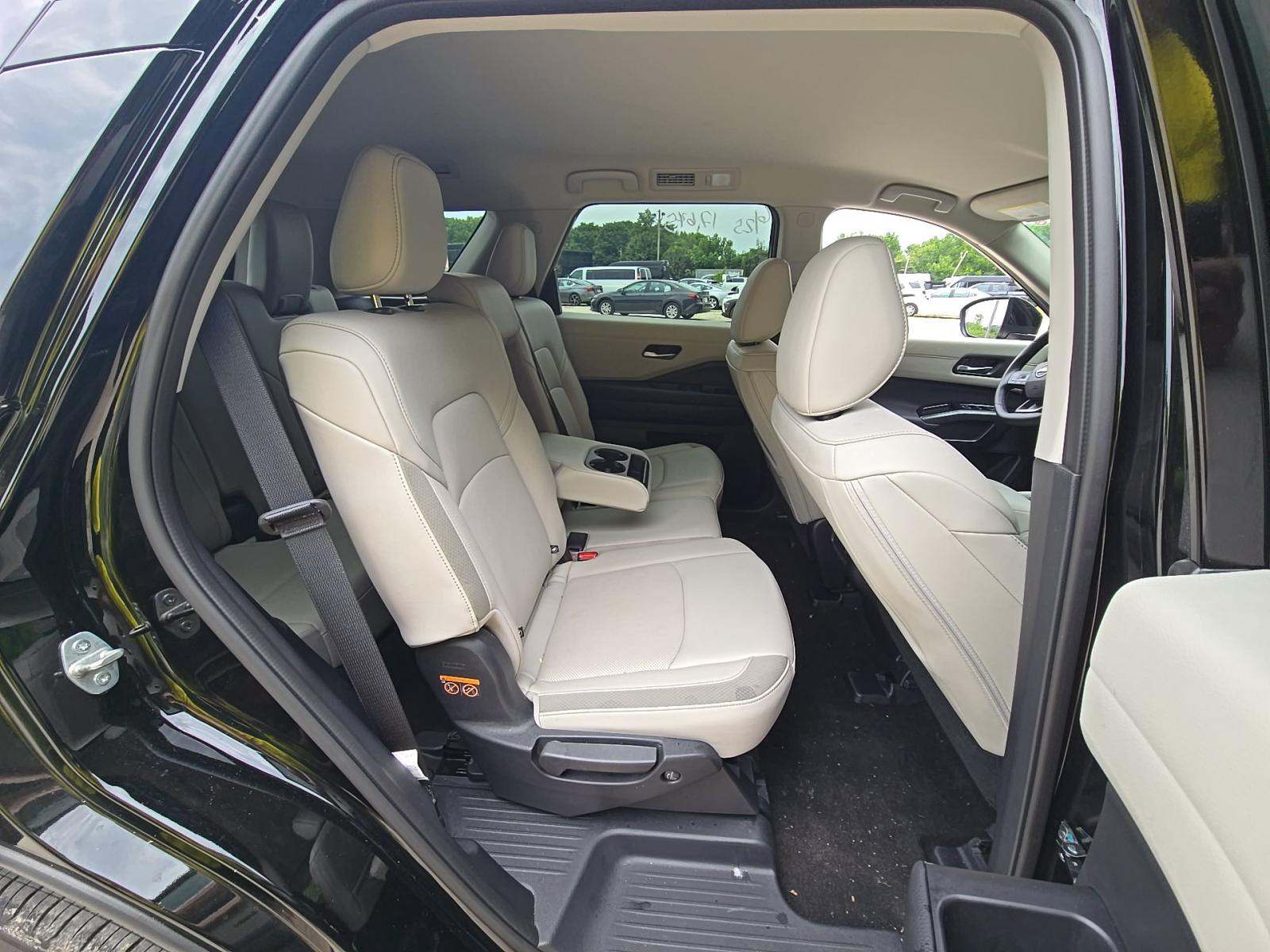 2026 Nissan Pathfinder SL AWD
