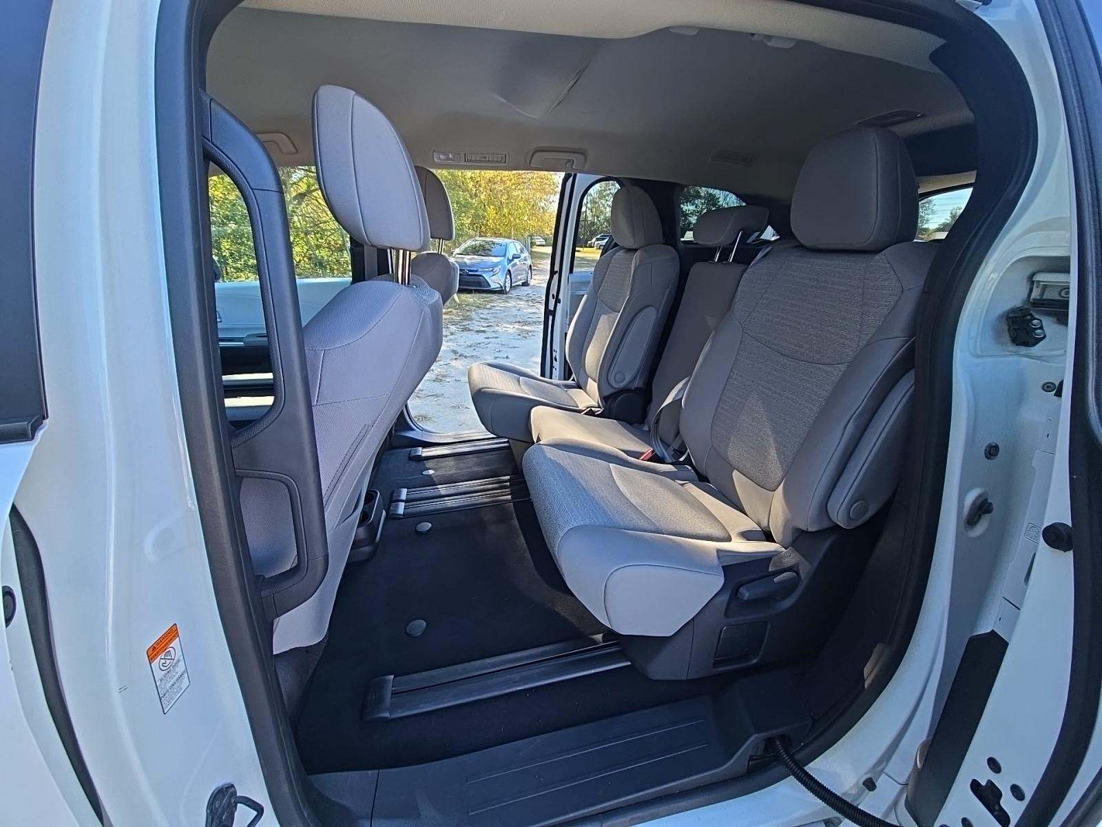 2025 Toyota Sienna LE FWD