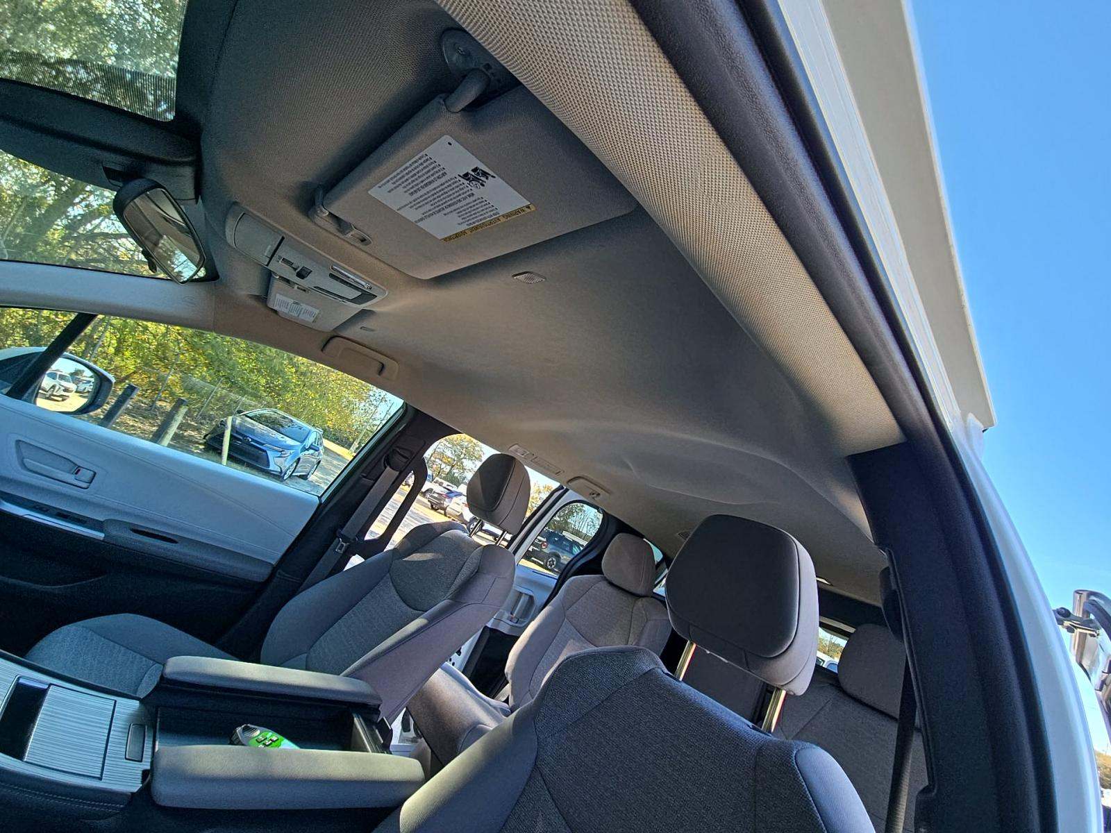 2025 Toyota Sienna LE FWD