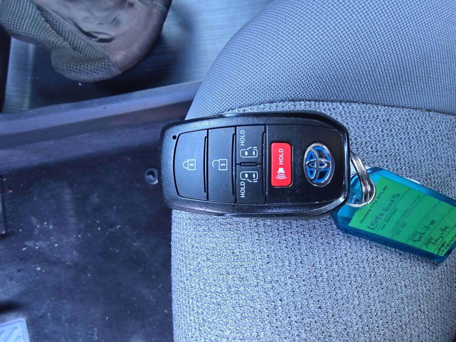 2025 Toyota Sienna LE FWD