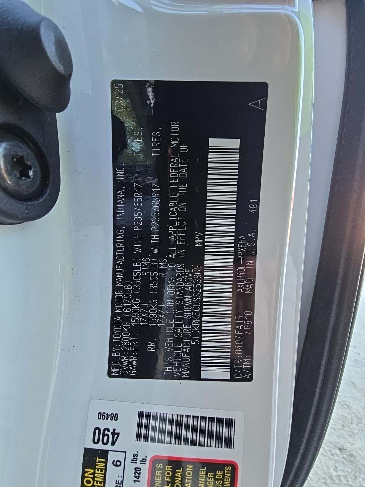 2025 Toyota Sienna LE FWD