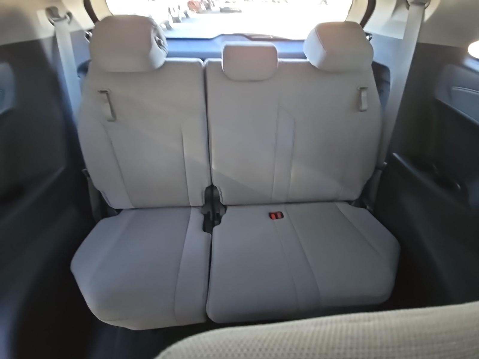 2025 Toyota Sienna LE FWD