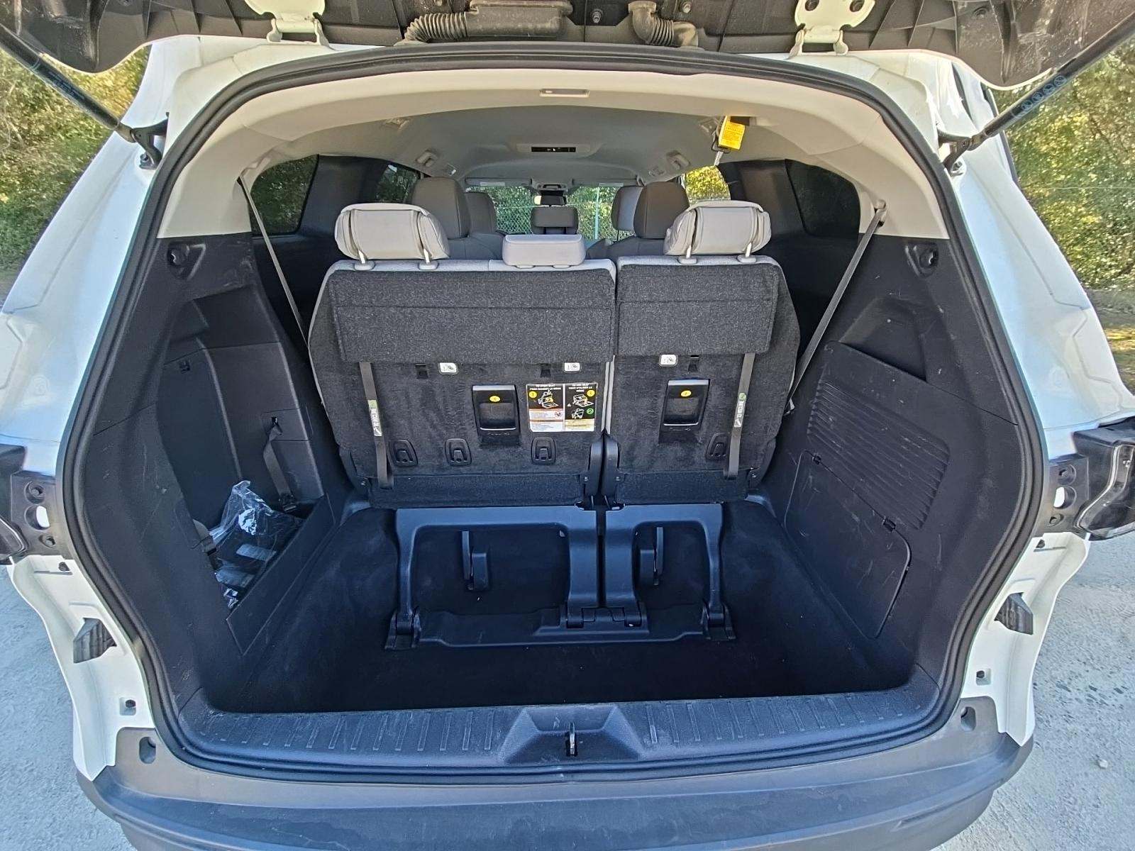 2025 Toyota Sienna LE FWD