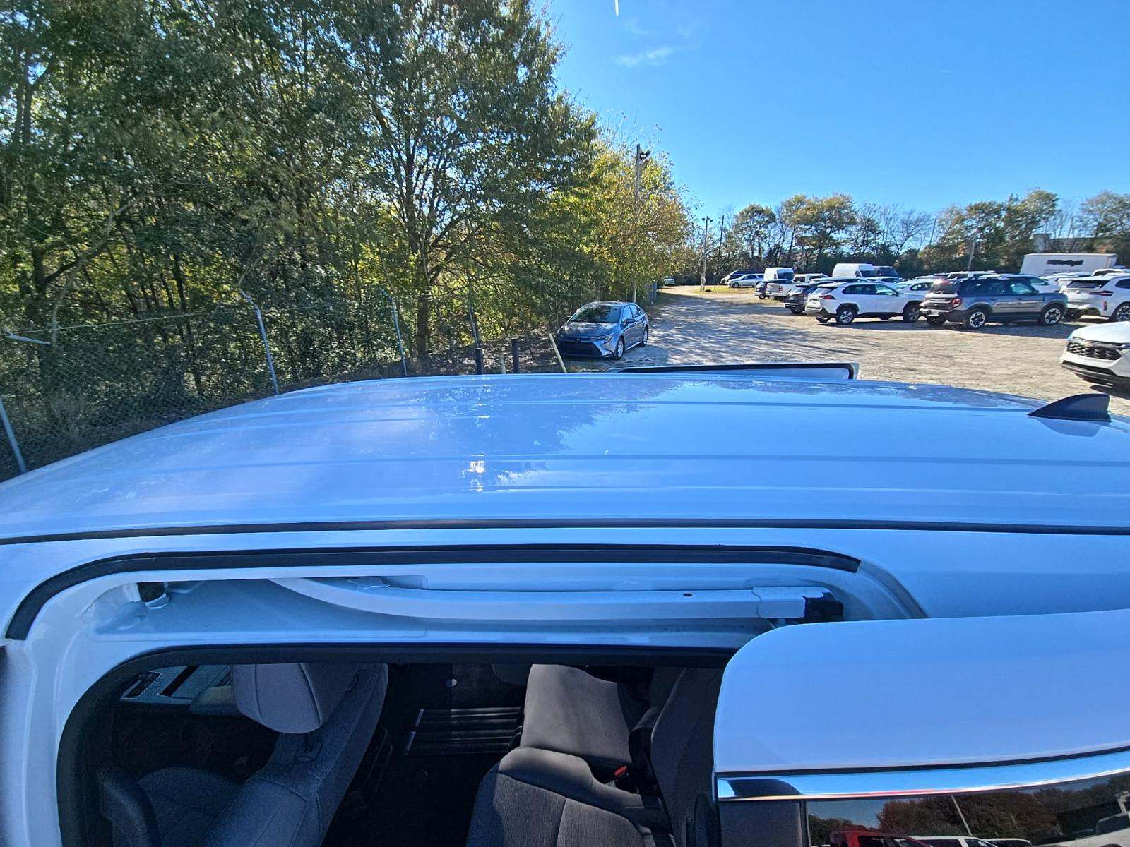 2025 Toyota Sienna LE FWD